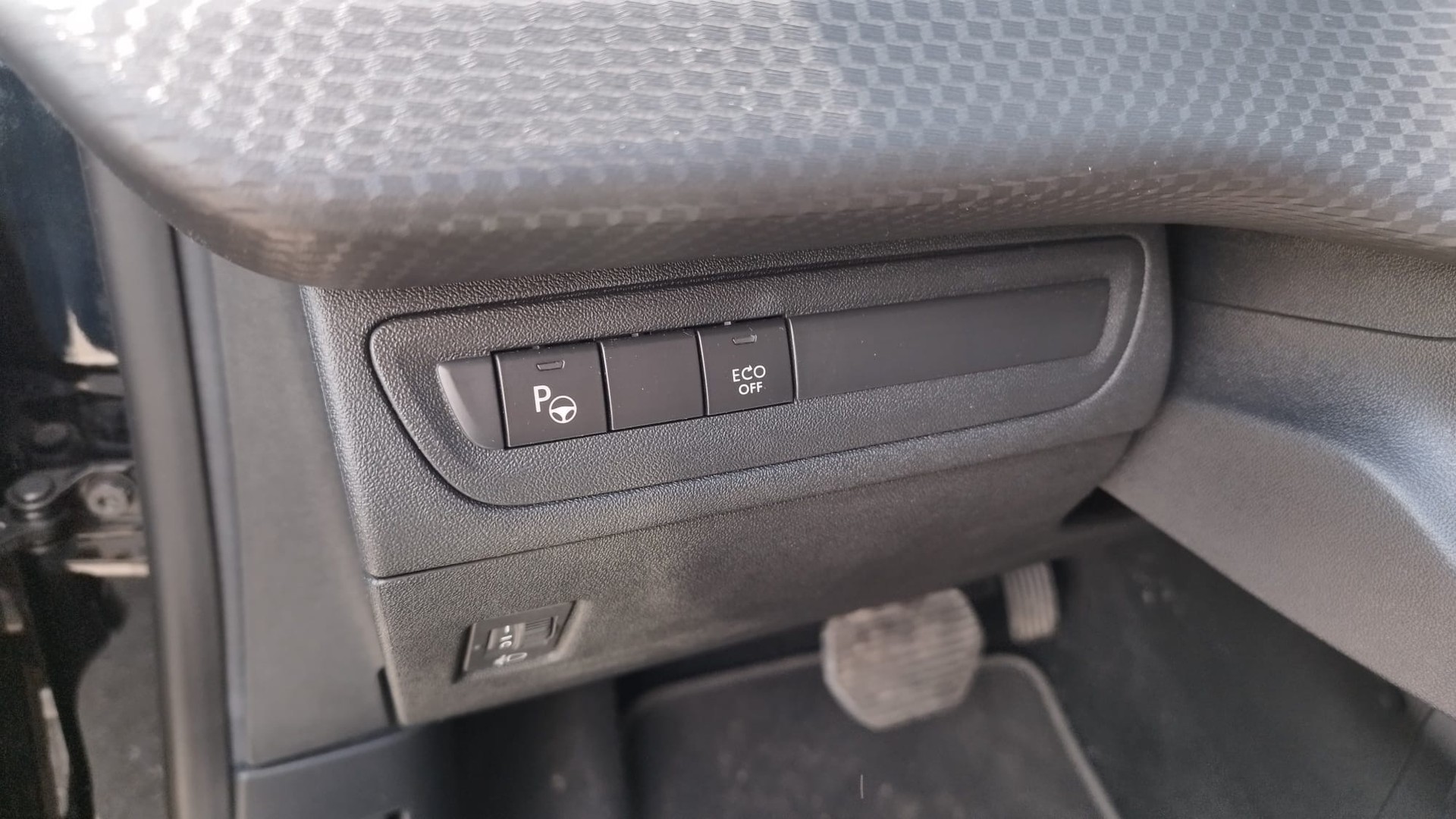 PEUGEOT 208 1.2 PureTech Tech Edition EAT6-image-10