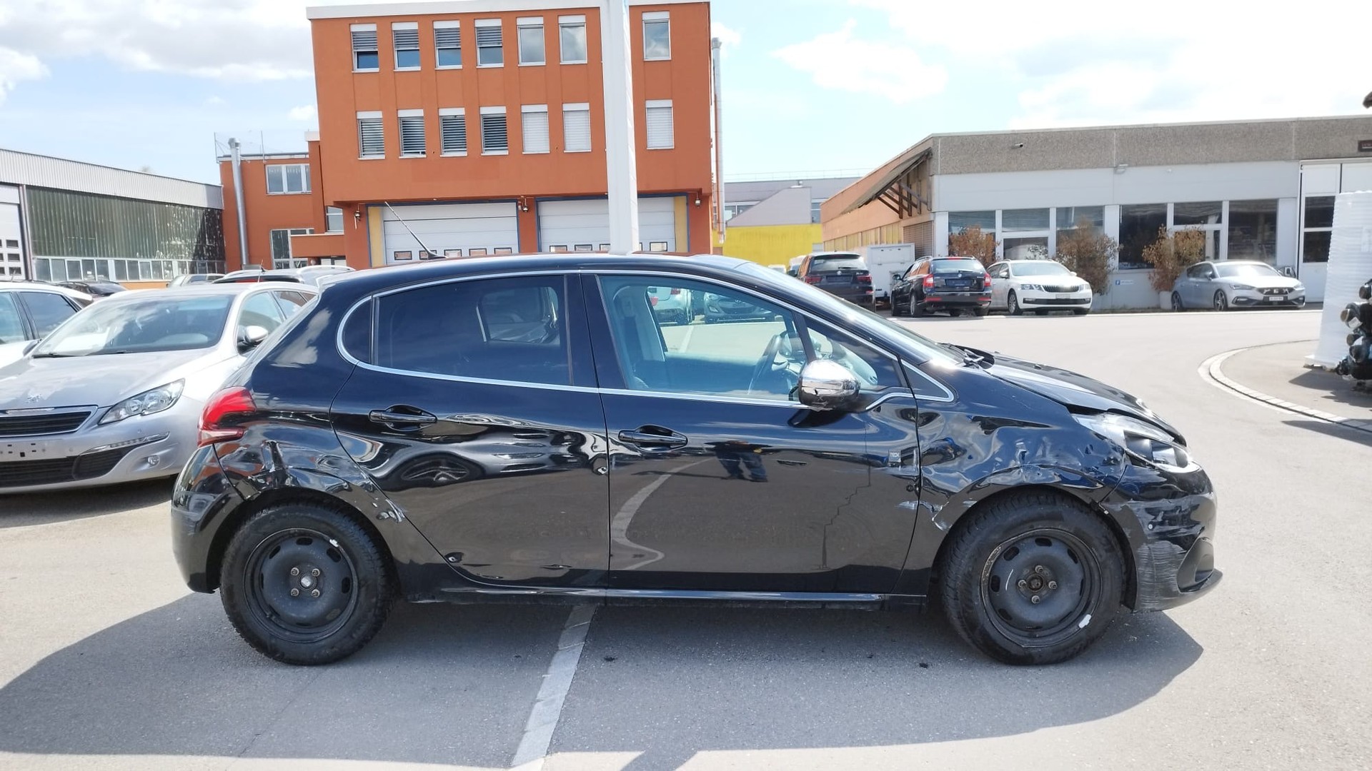 PEUGEOT 208 1.2 PureTech Tech Edition EAT6-image-5