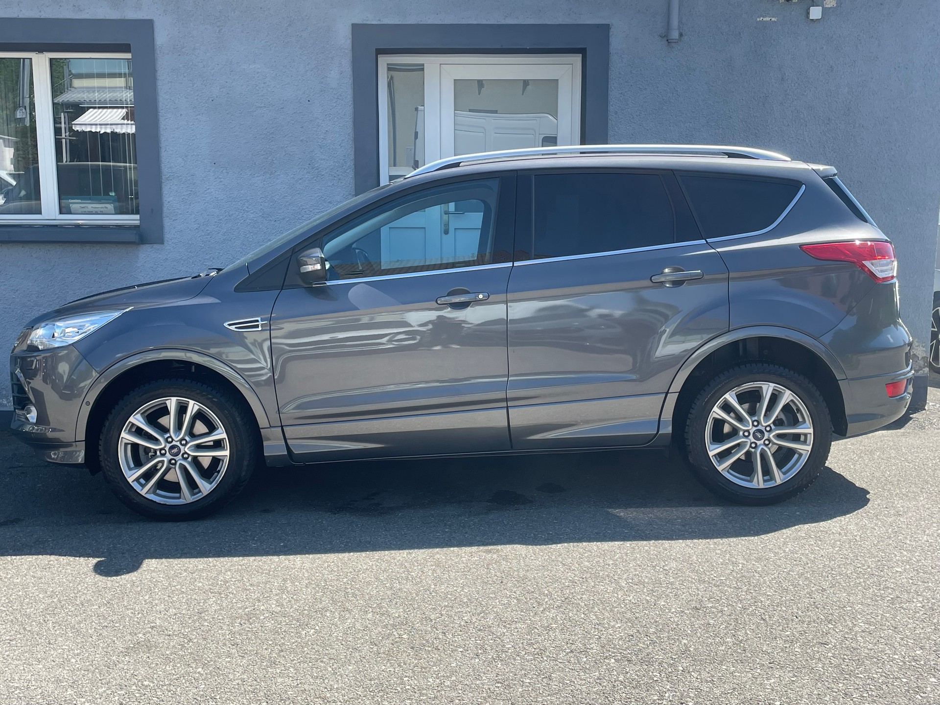 FORD Kuga 1.6 SCTi Titanium S 4WD Automatic-image-2