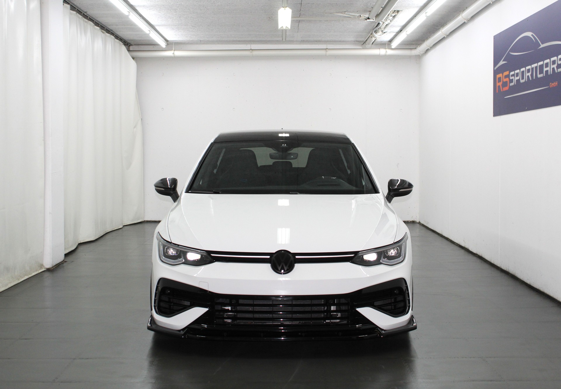 VW Golf 2.0 TSI R 20 Years DSG 4Motion Performance Paket APR 385PS Akrapovic / CH-Fahrzeug-showroom-element-2