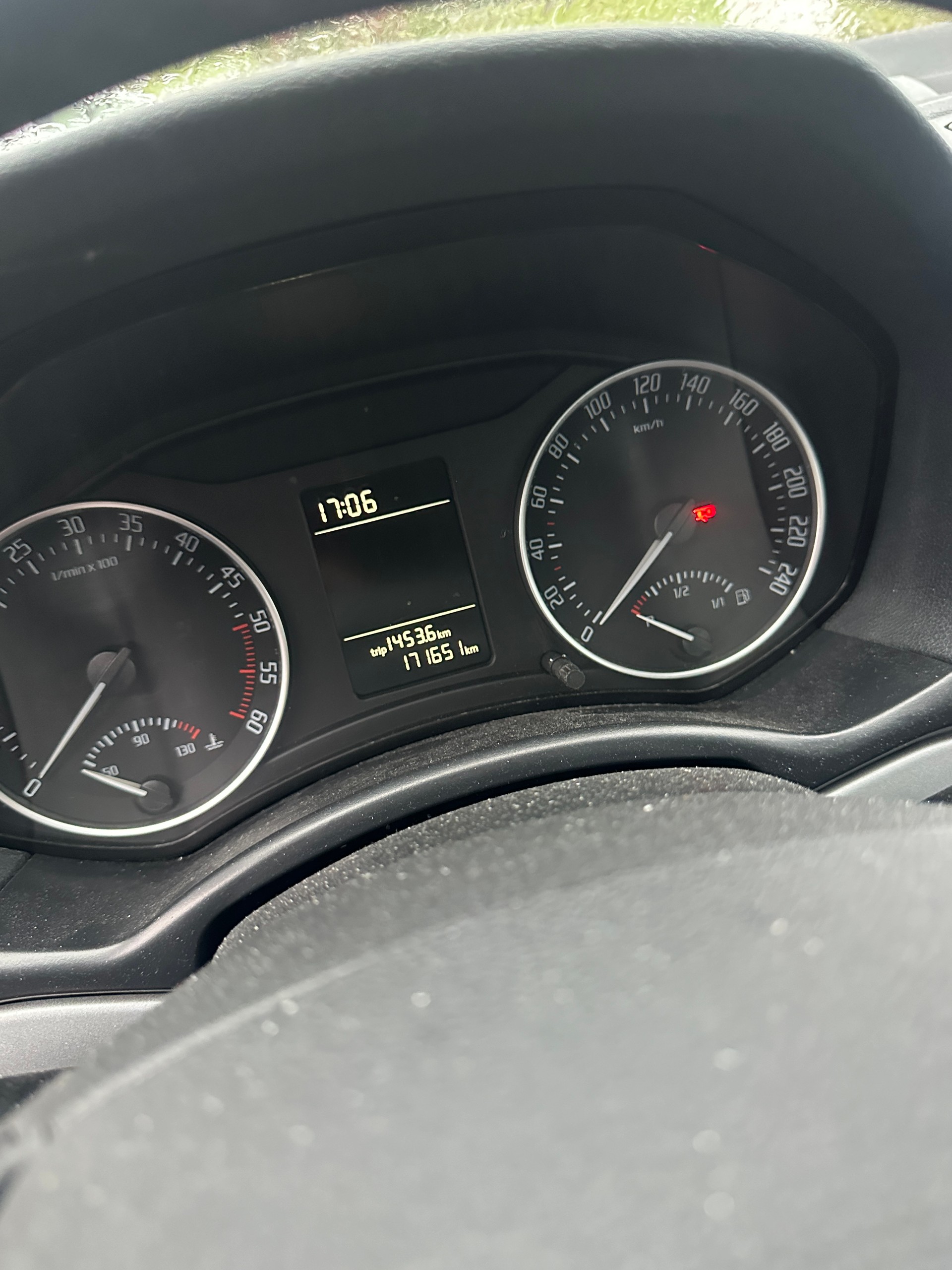 SKODA Octavia Combi 1.6 TDI Twenty20 4x4-image-9