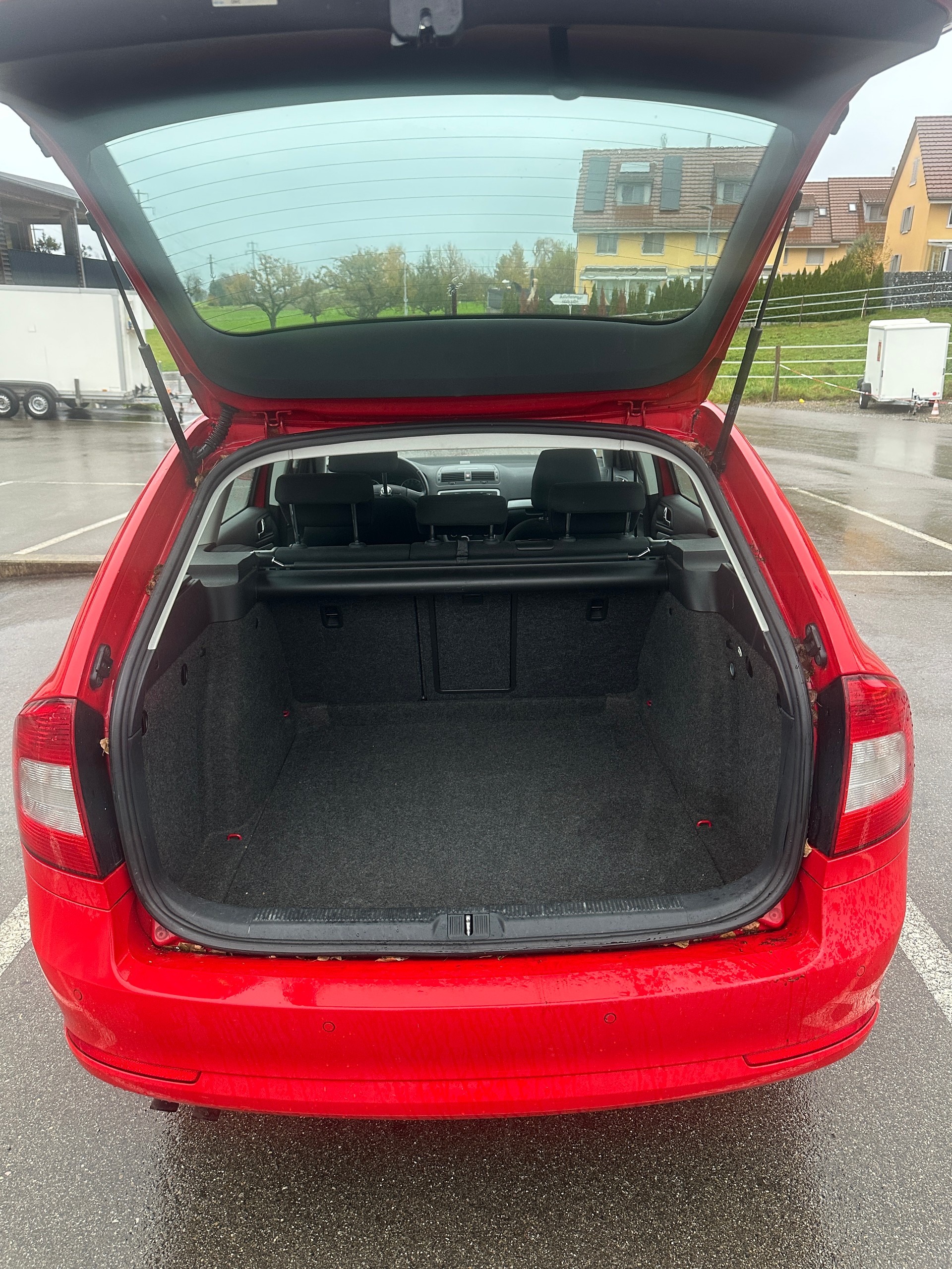 SKODA Octavia Combi 1.6 TDI Twenty20 4x4-image-4