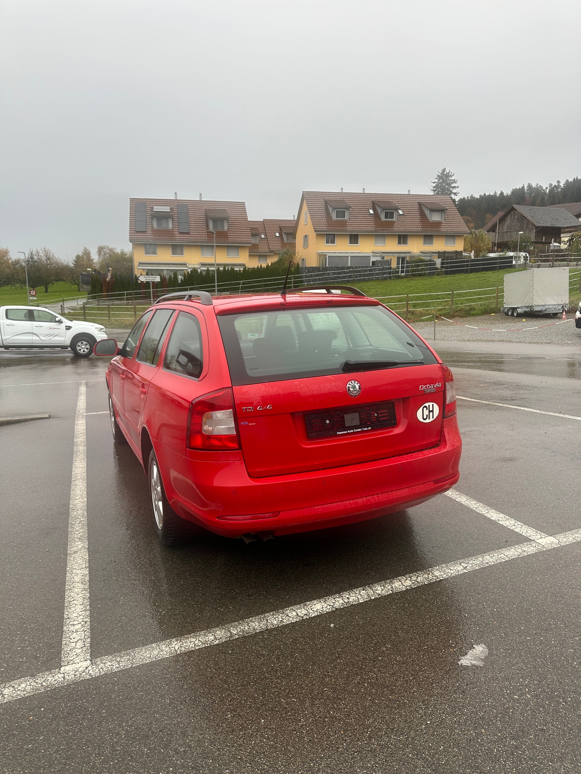 SKODA Octavia Combi 1.6 TDI Twenty20 4x4-image-3