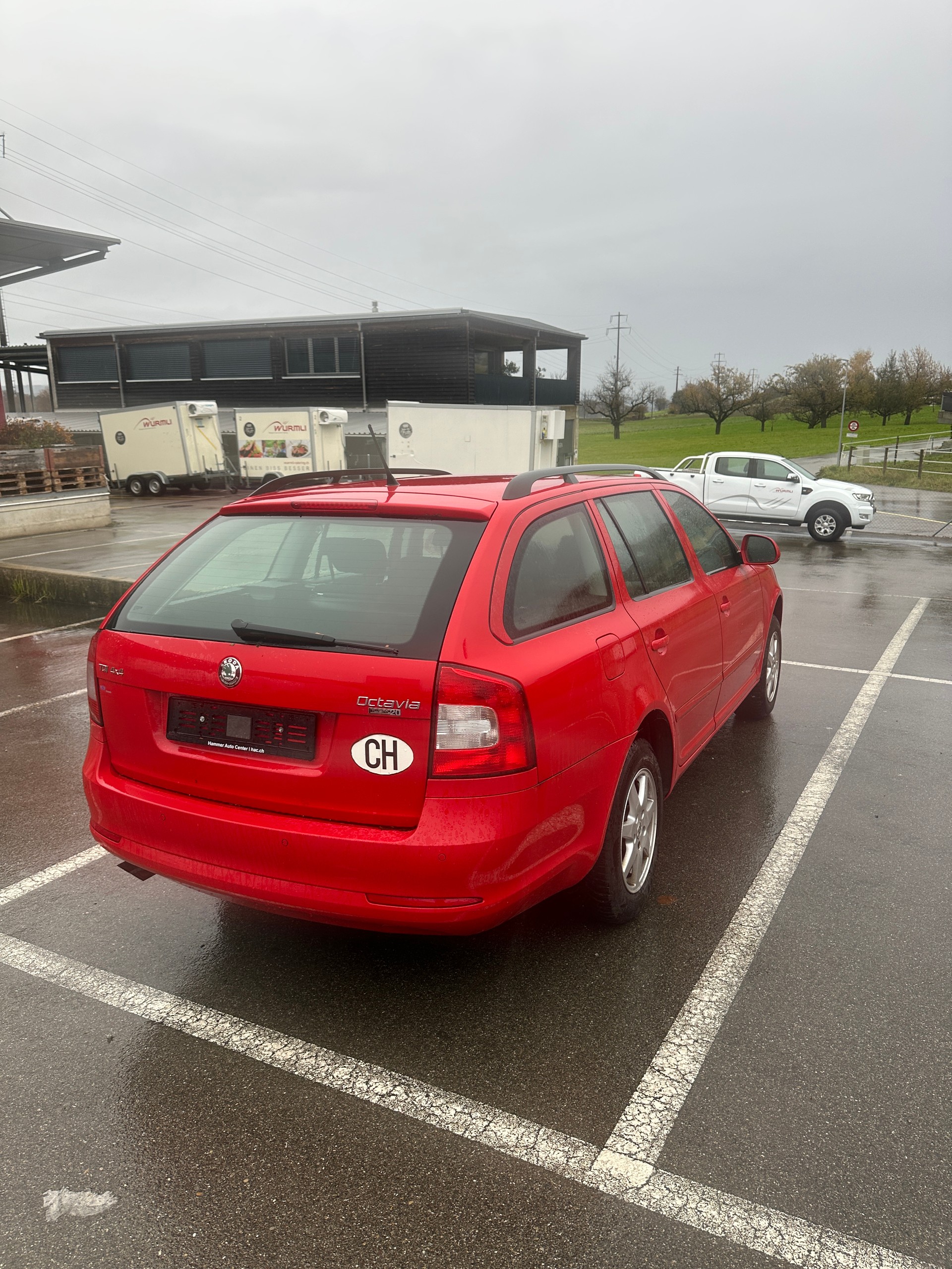 SKODA Octavia Combi 1.6 TDI Twenty20 4x4-image-2