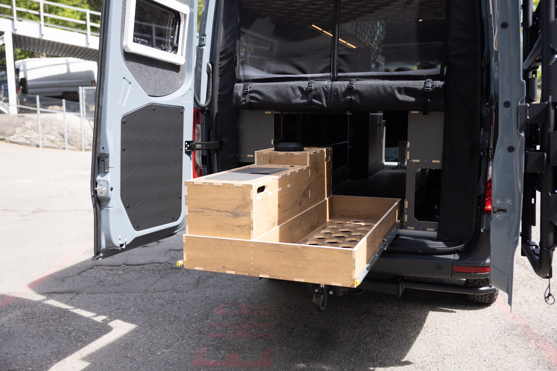 MERCEDES-BENZ 419 CDI 4x4 Campany Vans-image-11