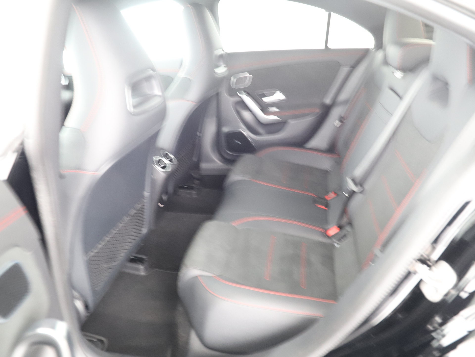 MERCEDES-BENZ CLA 220 d 8G-DCT-image-12