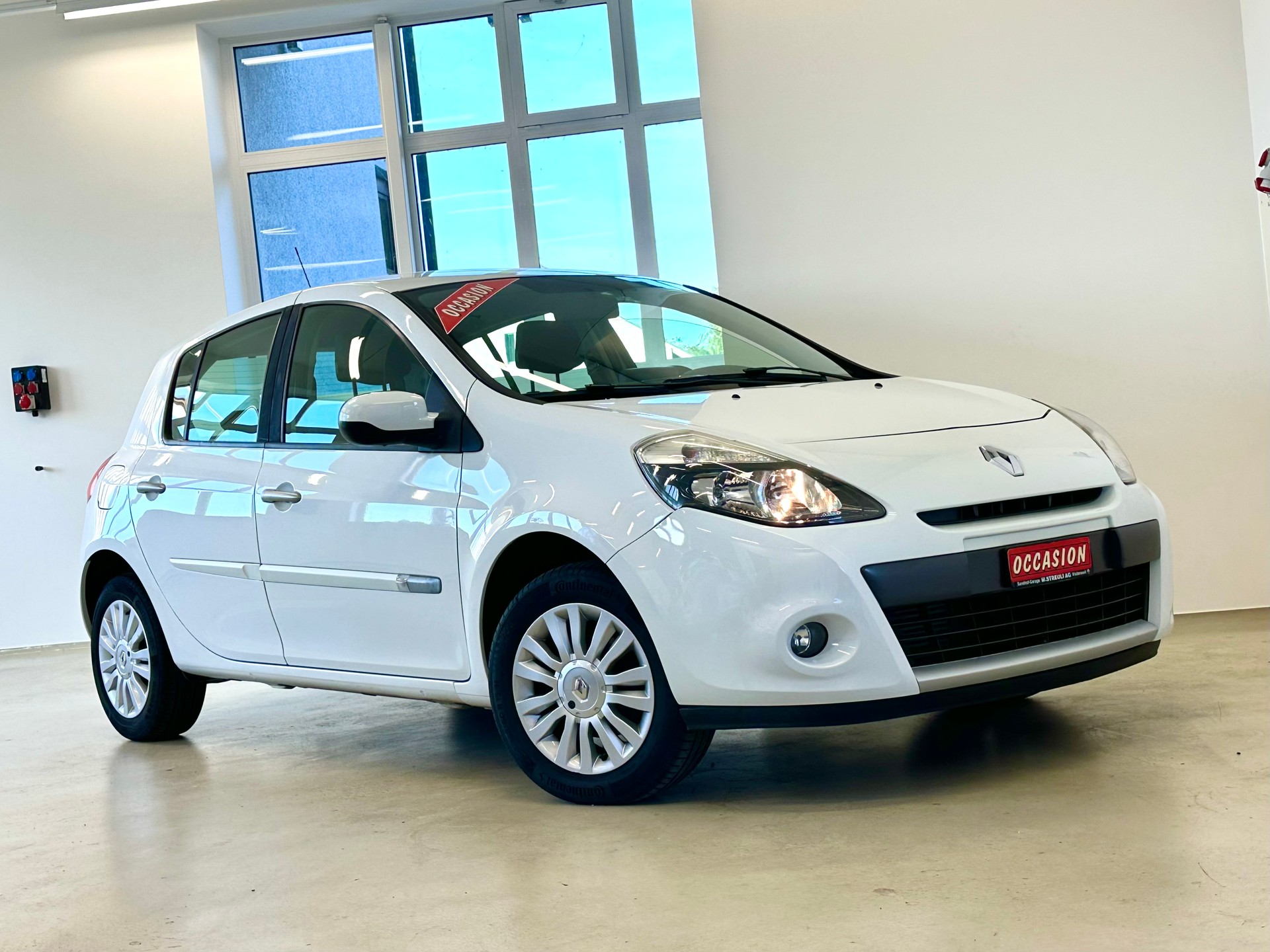 RENAULT Clio 1.2 16V Turbo Dynamique-image-4