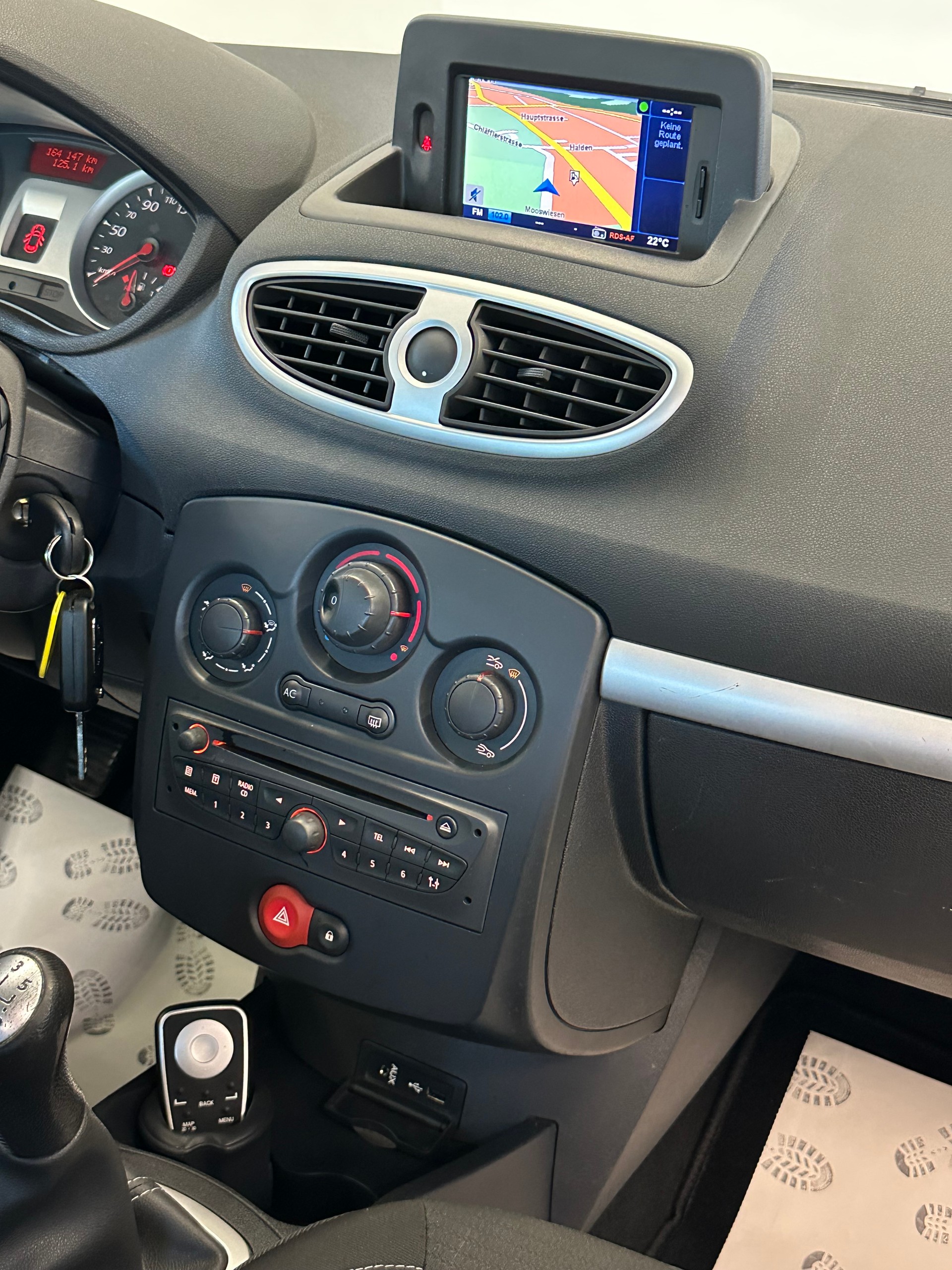 RENAULT Clio 1.2 16V Turbo Dynamique-image-11