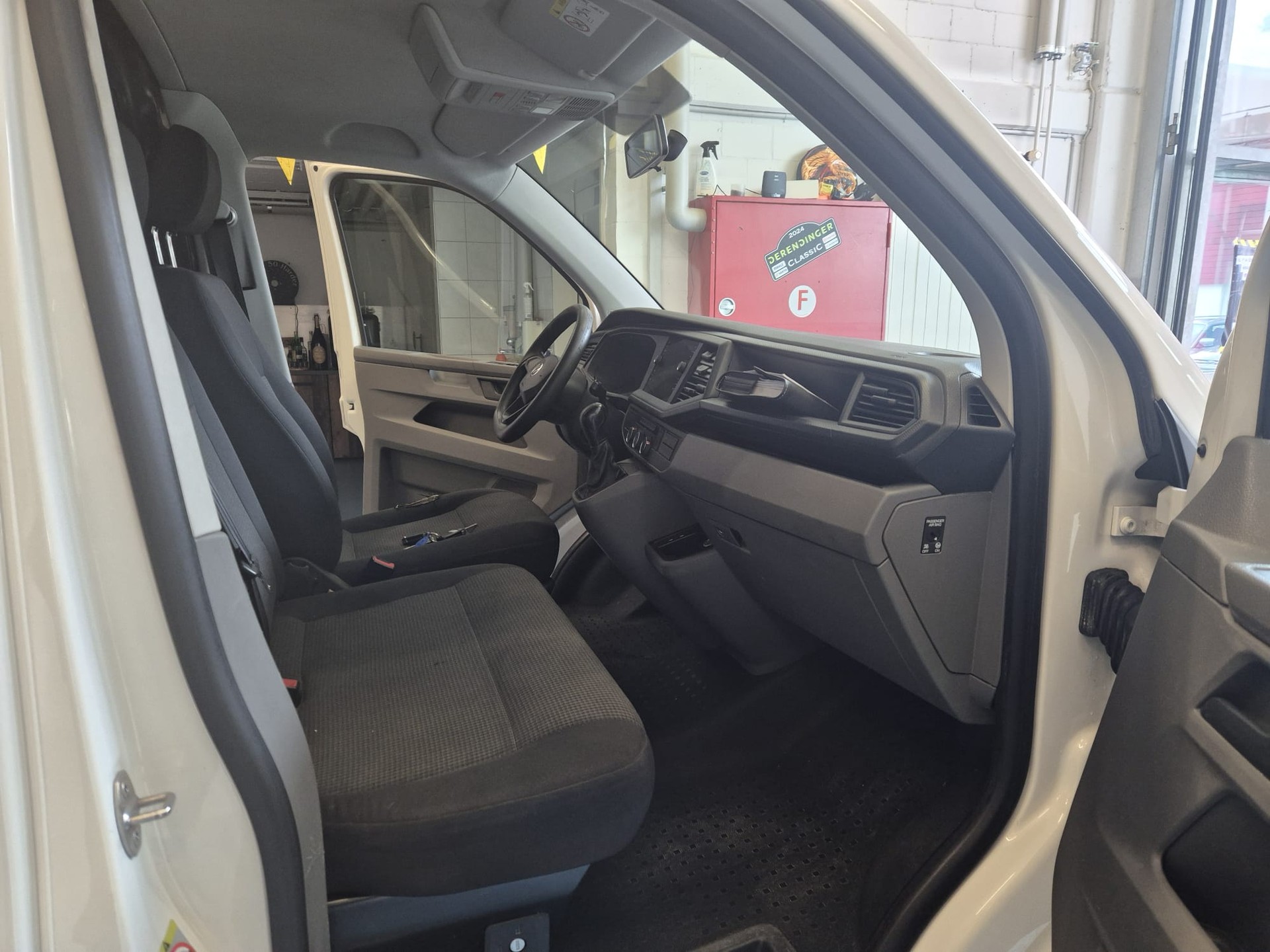 VW T6.1 2.0 TDI 4Motion DSG-image-6