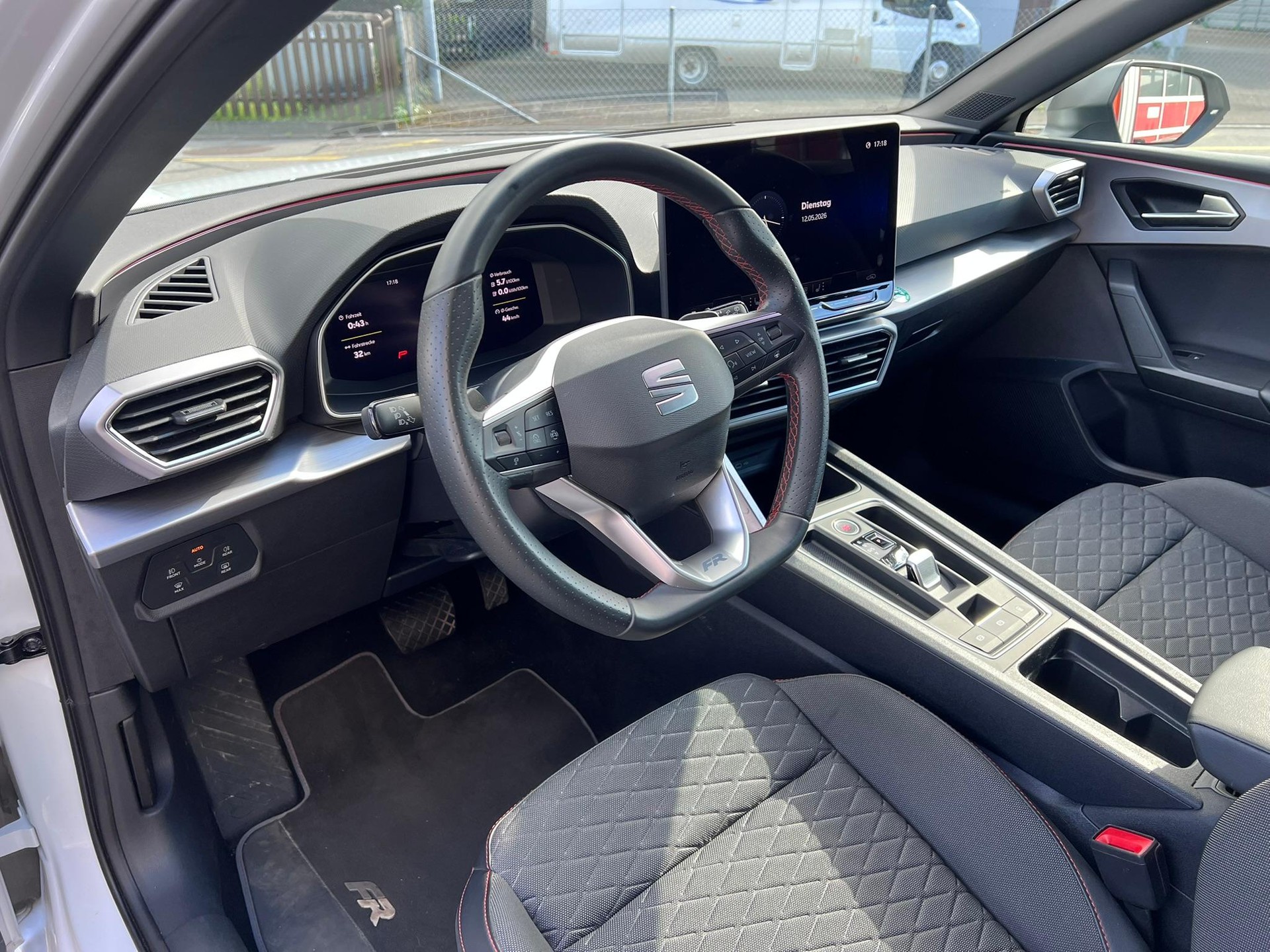 SEAT Leon ST 1.5 eHybrid FR DSG-image-6