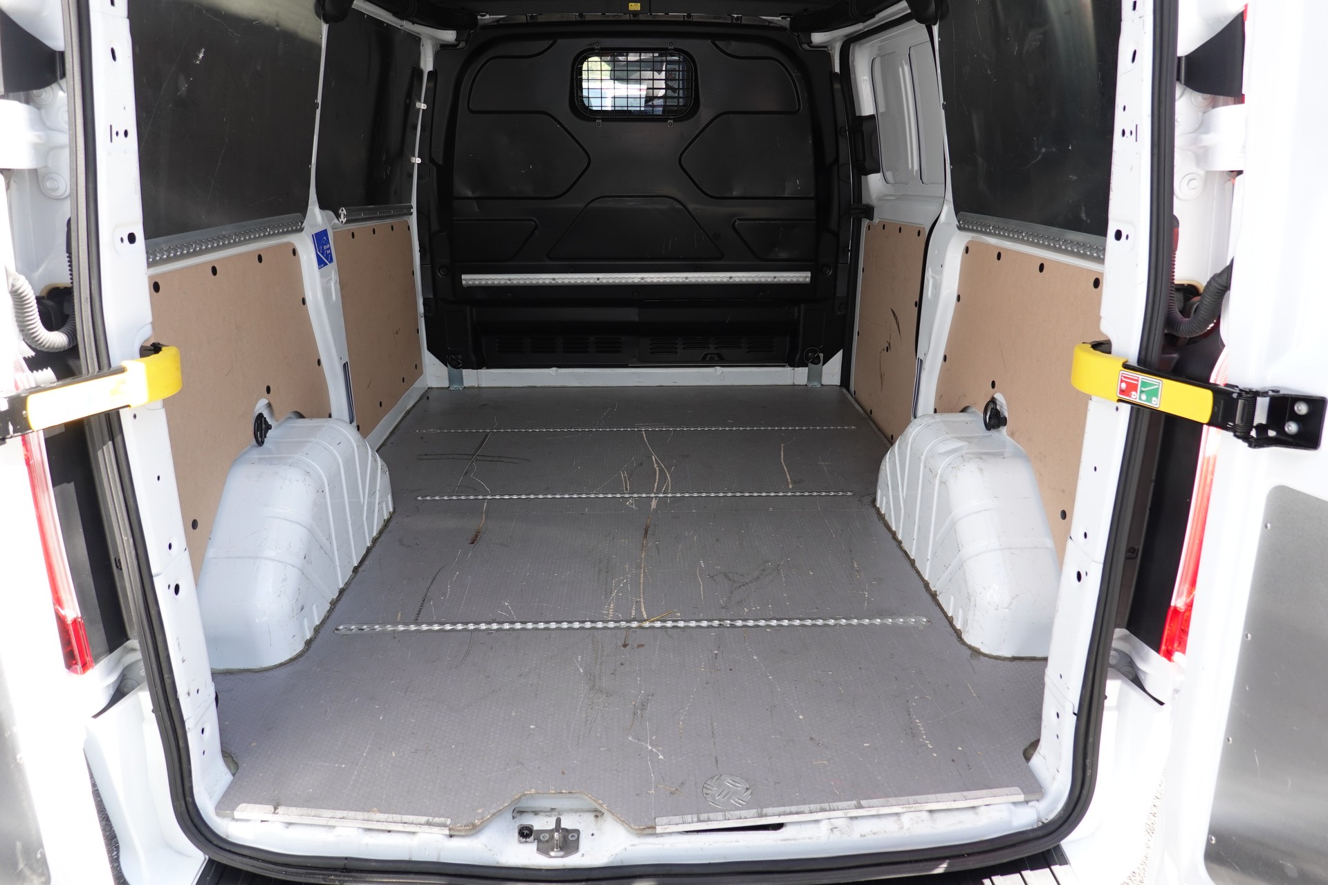 FORD TRANSIT CUSTOM VAN 300 - L1H2 - "TREND" - 130 PS-image-13