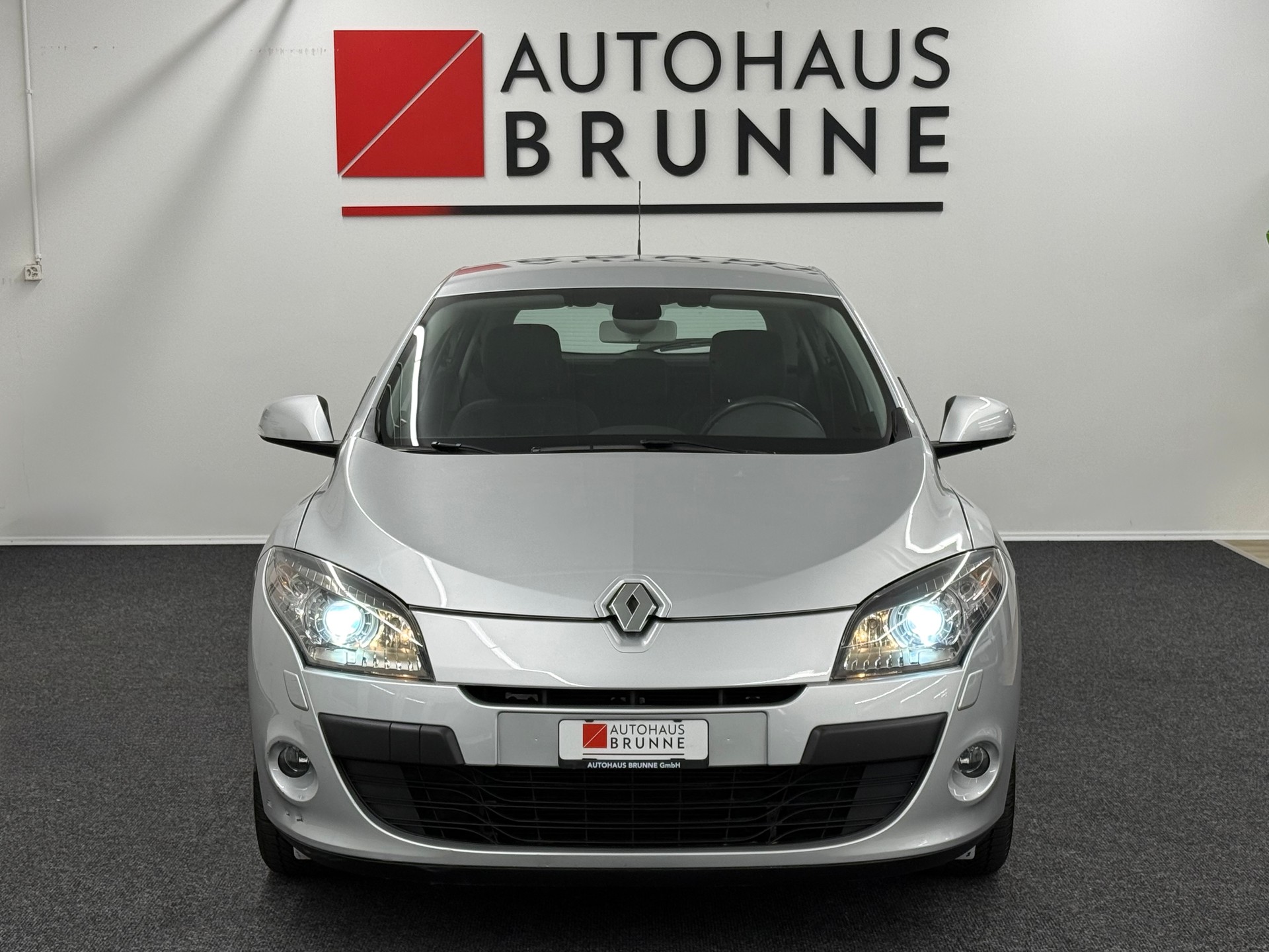 RENAULT Mégane 2.0 16V Dynamique CVT-showroom-element-2