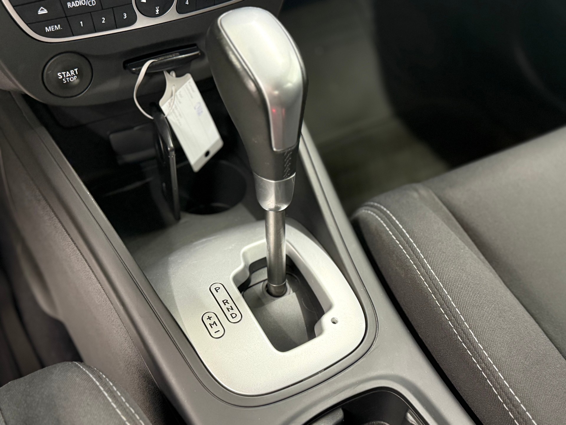 RENAULT Mégane 2.0 16V Dynamique CVT-image-11