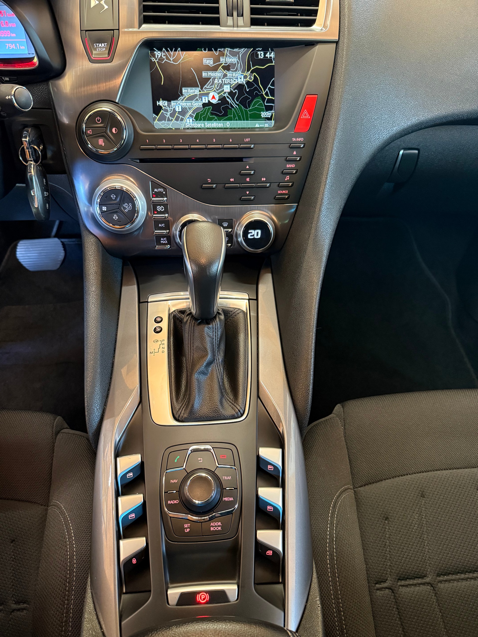 DS AUTOMOBILES DS5 2.0 HDi SO Chic Automatic-image-11