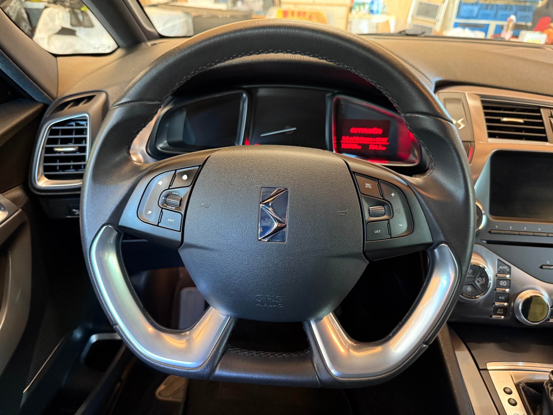 DS AUTOMOBILES DS5 2.0 HDi SO Chic Automatic-image-9