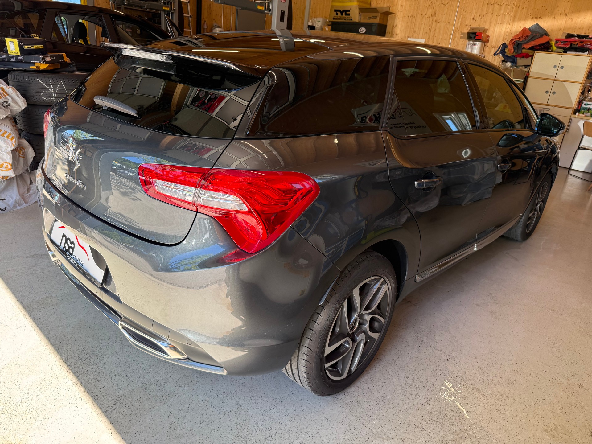DS AUTOMOBILES DS5 2.0 HDi SO Chic Automatic-image-3