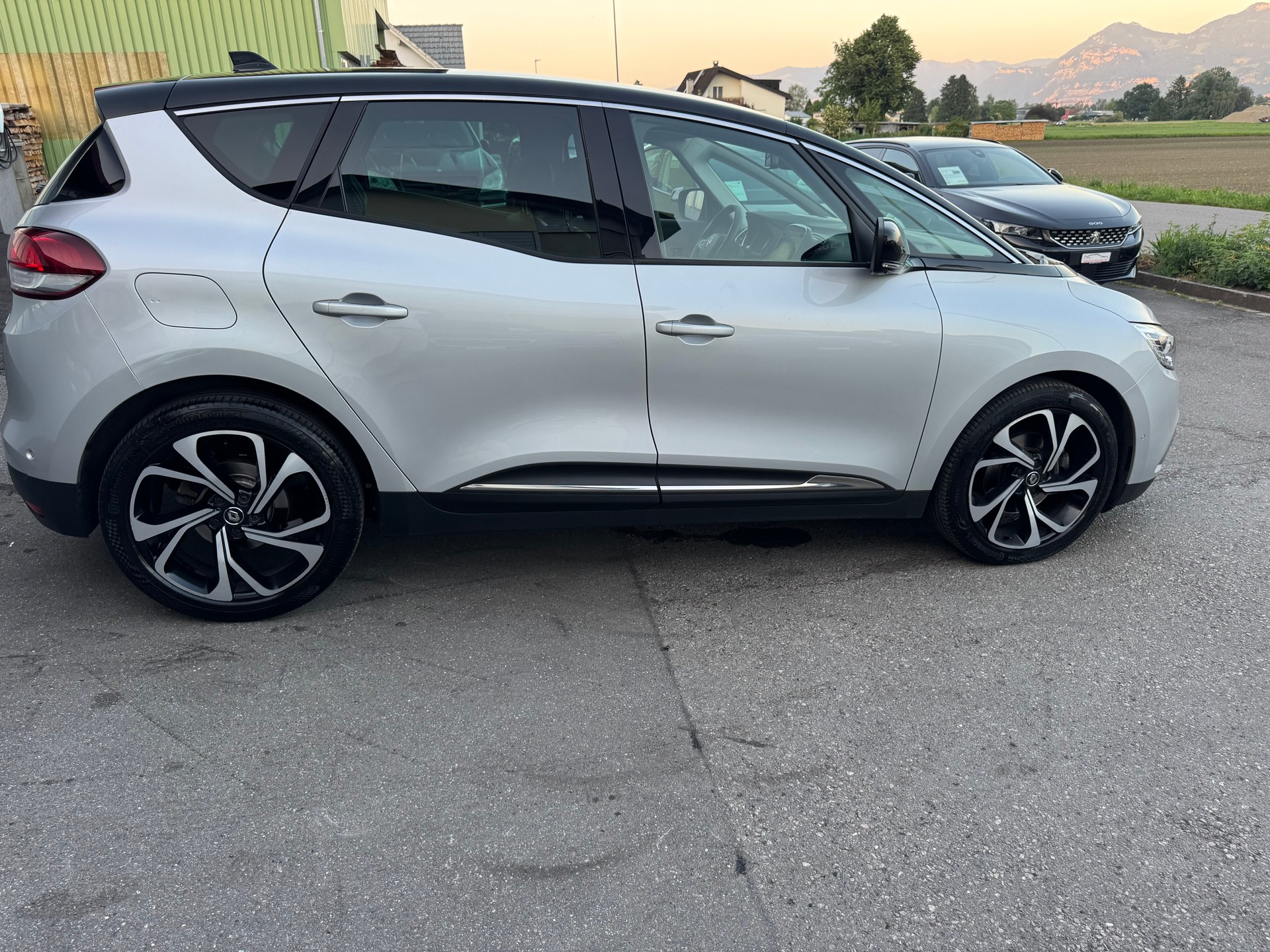 RENAULT Scénic 1.3 16V Turbo Techno EDC-image-9