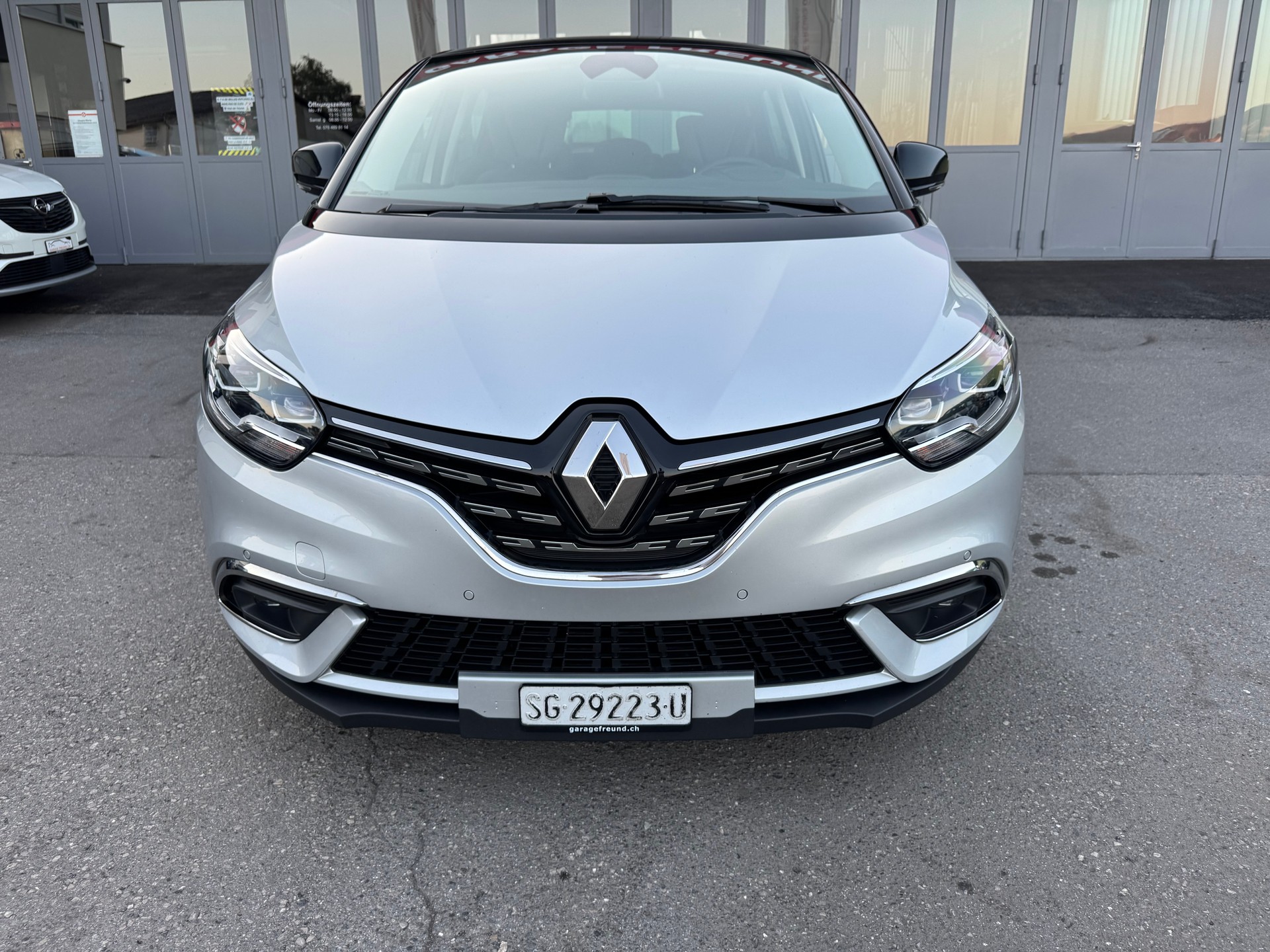 RENAULT Scénic 1.3 16V Turbo Techno EDC-image-2