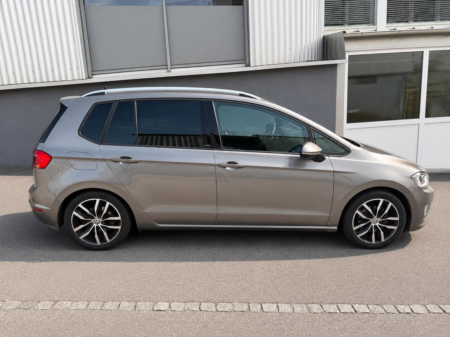 VW Golf Sportsvan 1.4 TSI Allstar R-Line DSG-image-4