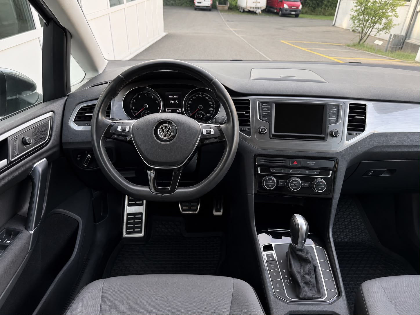 VW Golf Sportsvan 1.4 TSI Allstar R-Line DSG-image-8