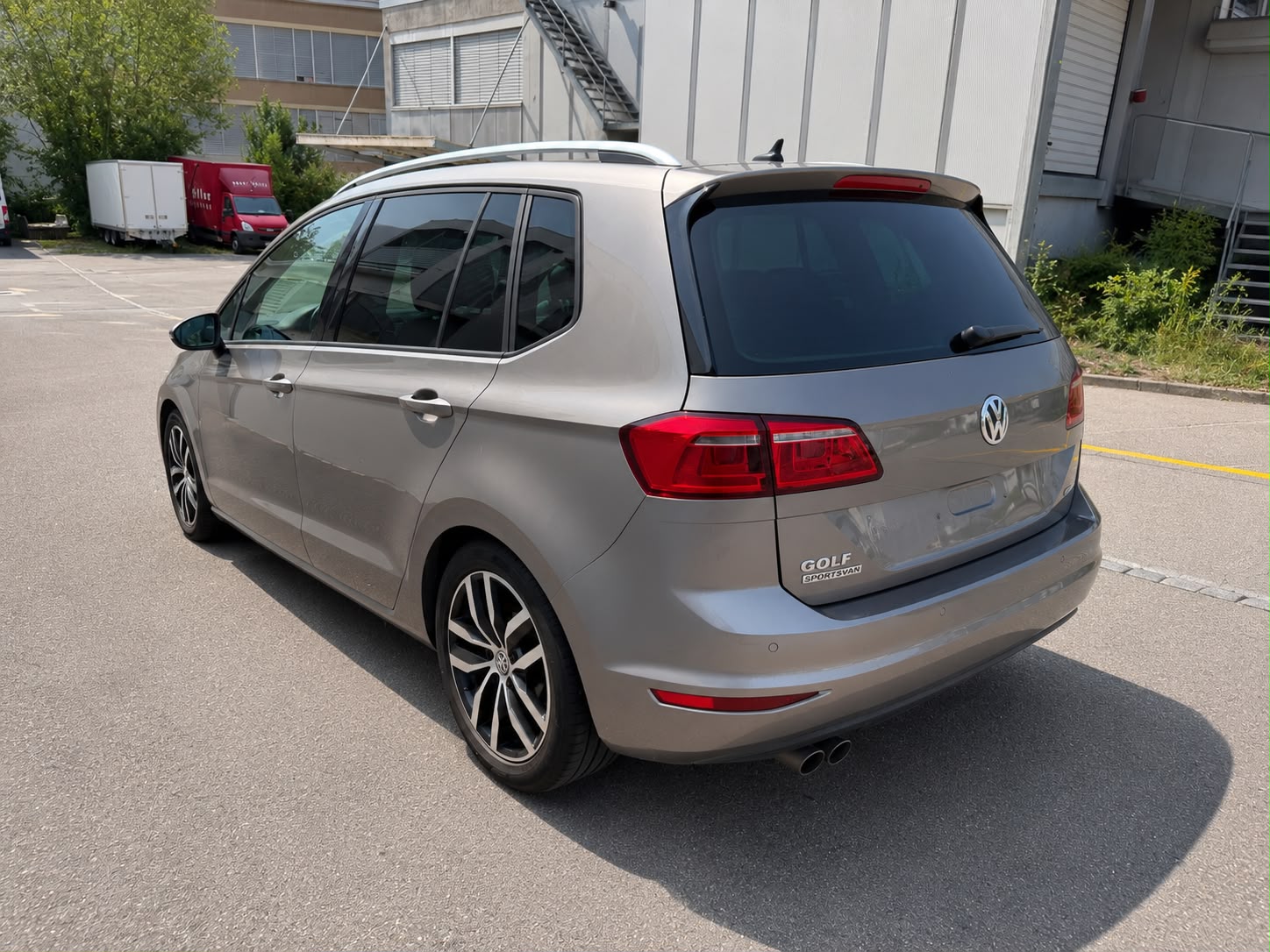 VW Golf Sportsvan 1.4 TSI Allstar R-Line DSG-image-3
