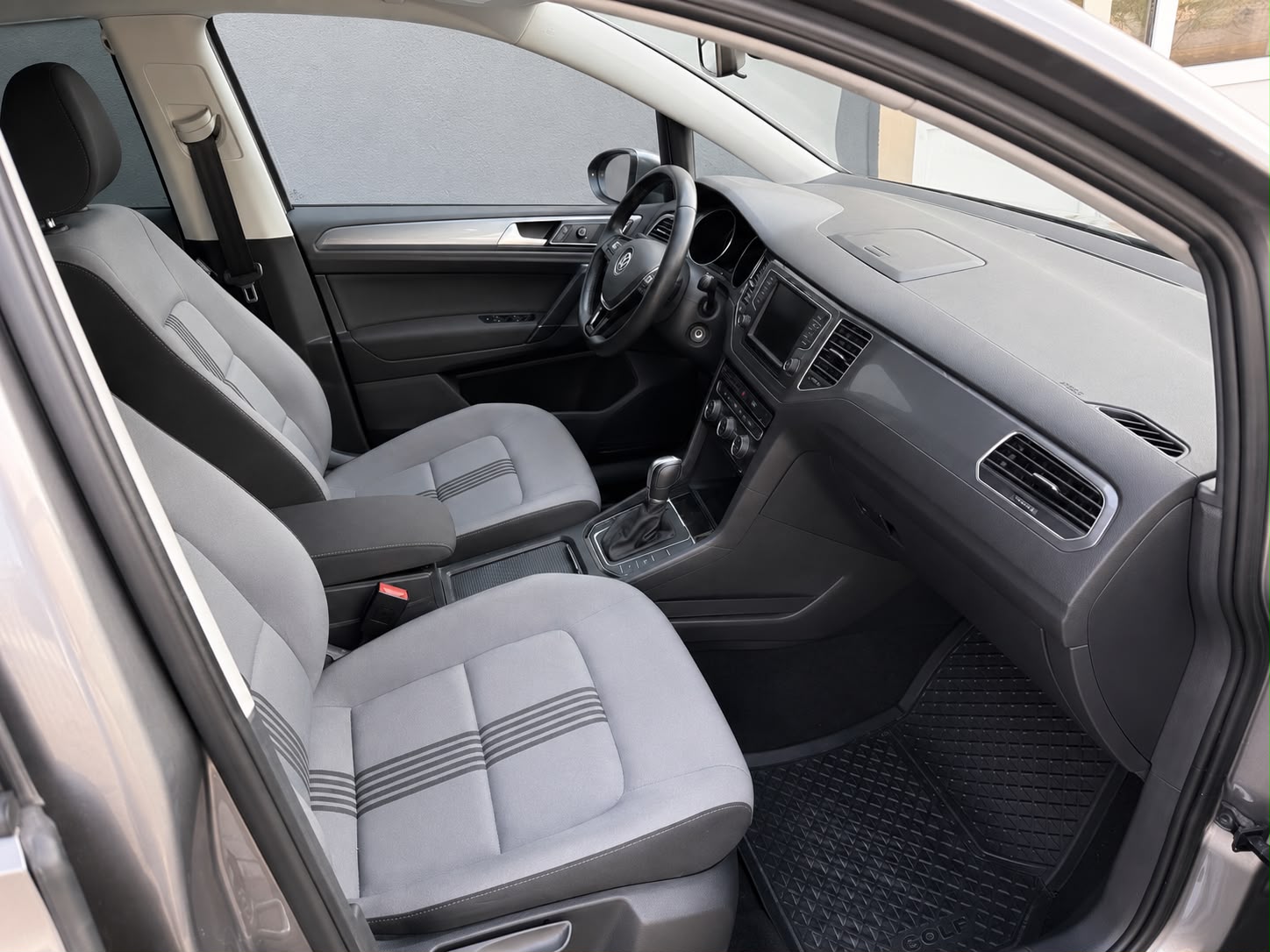 VW Golf Sportsvan 1.4 TSI Allstar R-Line DSG-image-13