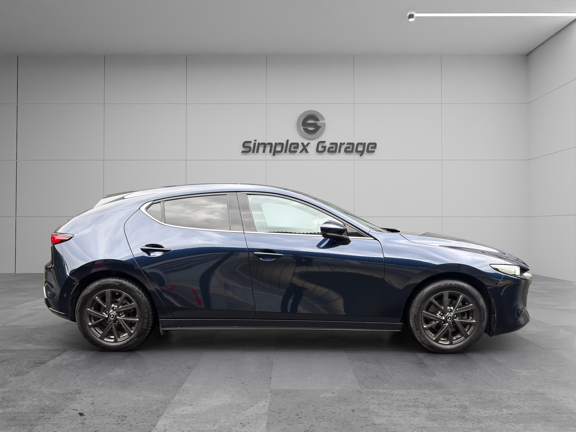 MAZDA 3 Hatchback SKYACTIV-X M Hybrid 180 Revolution AWD-image-5