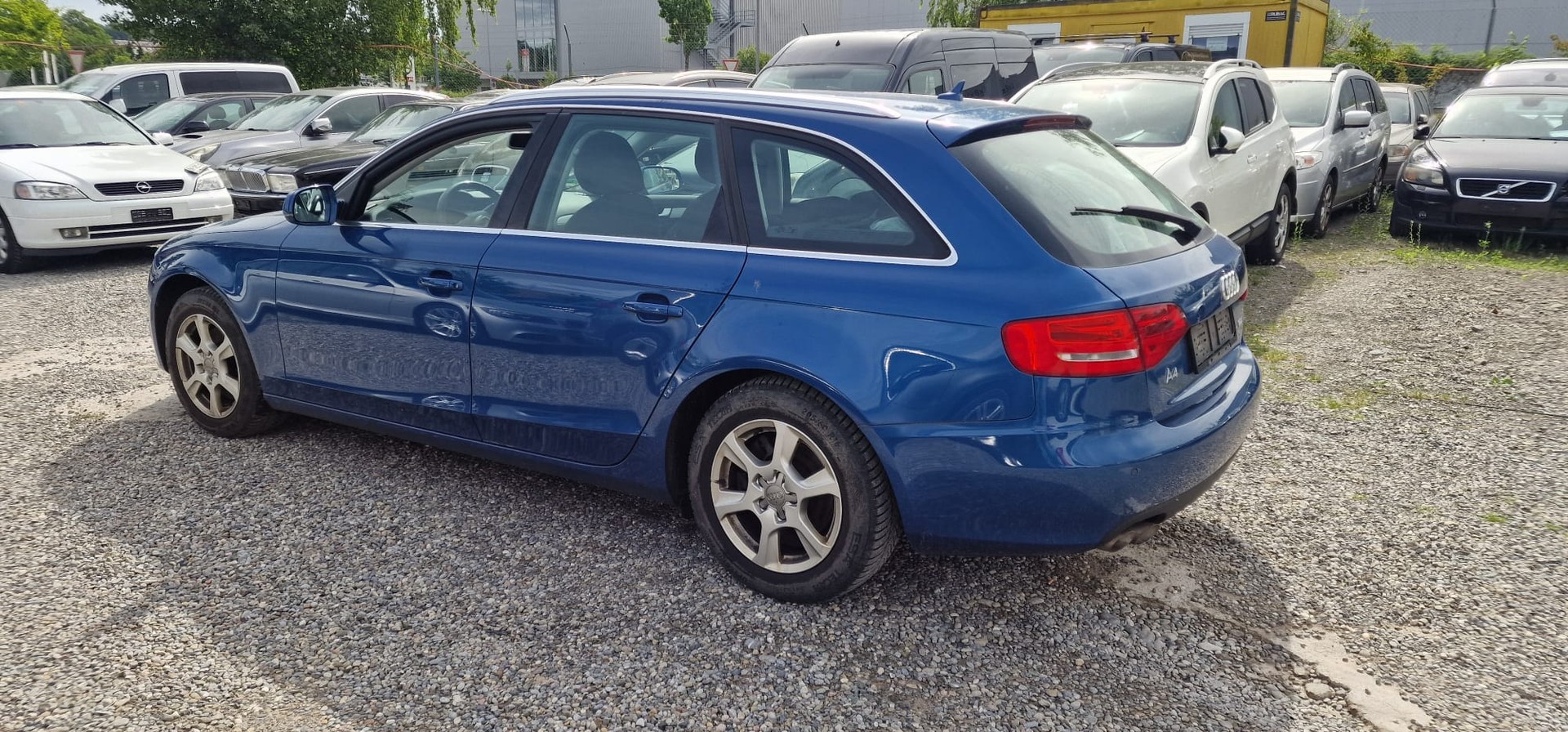AUDI A4 Avant 2.0 TDI-image-3