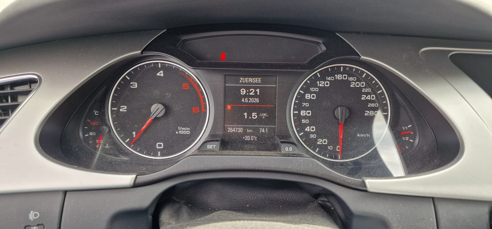 AUDI A4 Avant 2.0 TDI-image-10