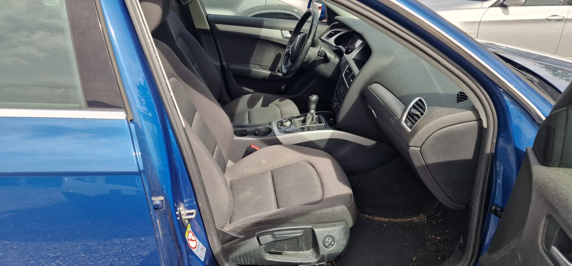 AUDI A4 Avant 2.0 TDI-image-6