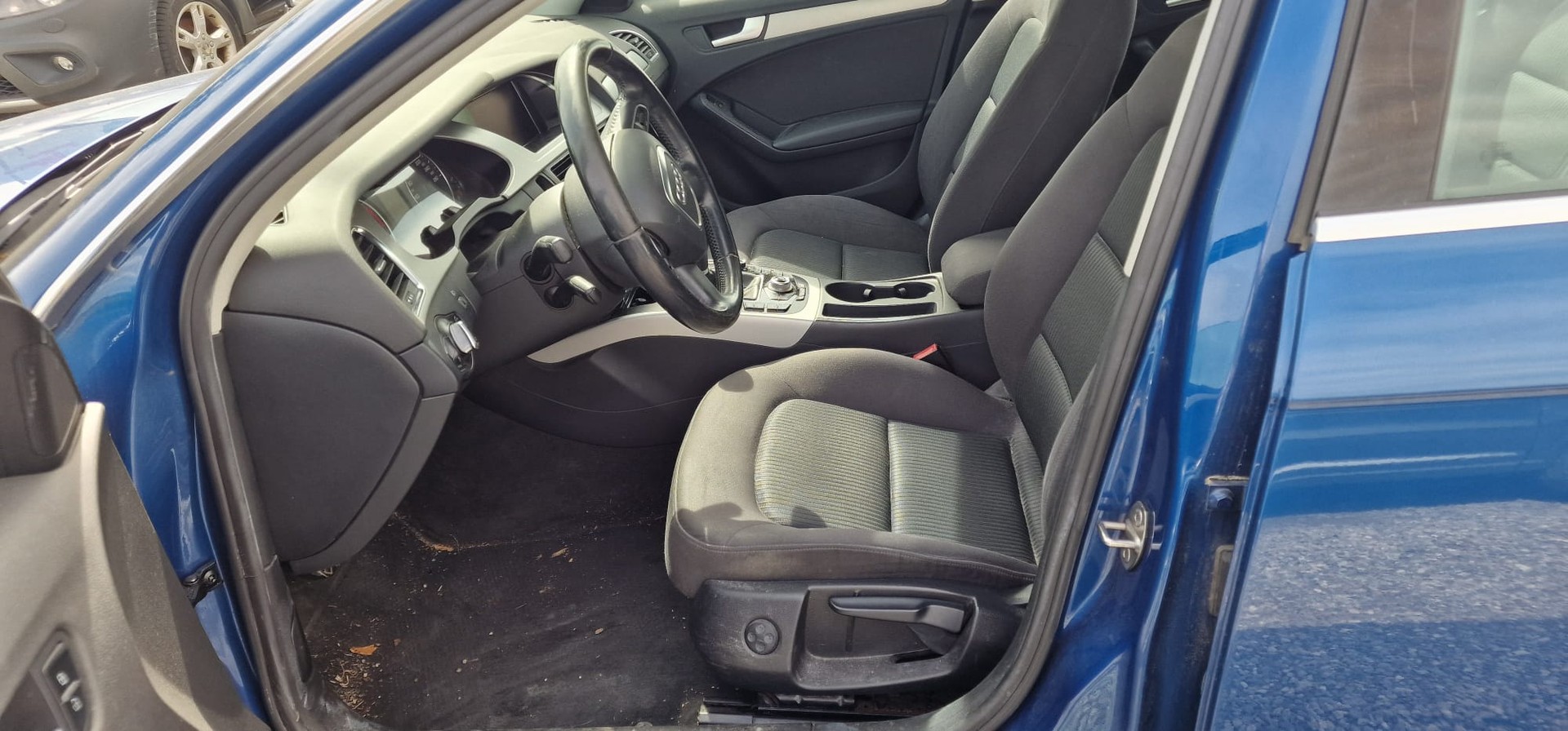 AUDI A4 Avant 2.0 TDI-image-8