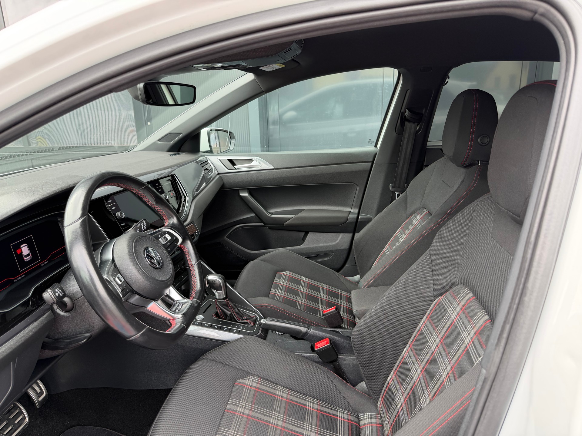 VW Polo 2.0 TSI GTI DSG-image-9