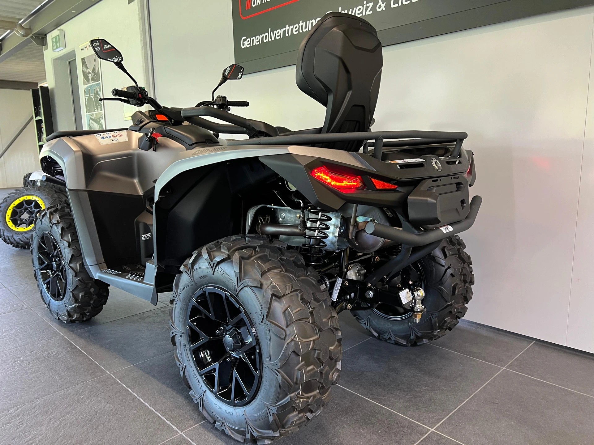 CAN-AM 700 Max XT ABS T-image-4