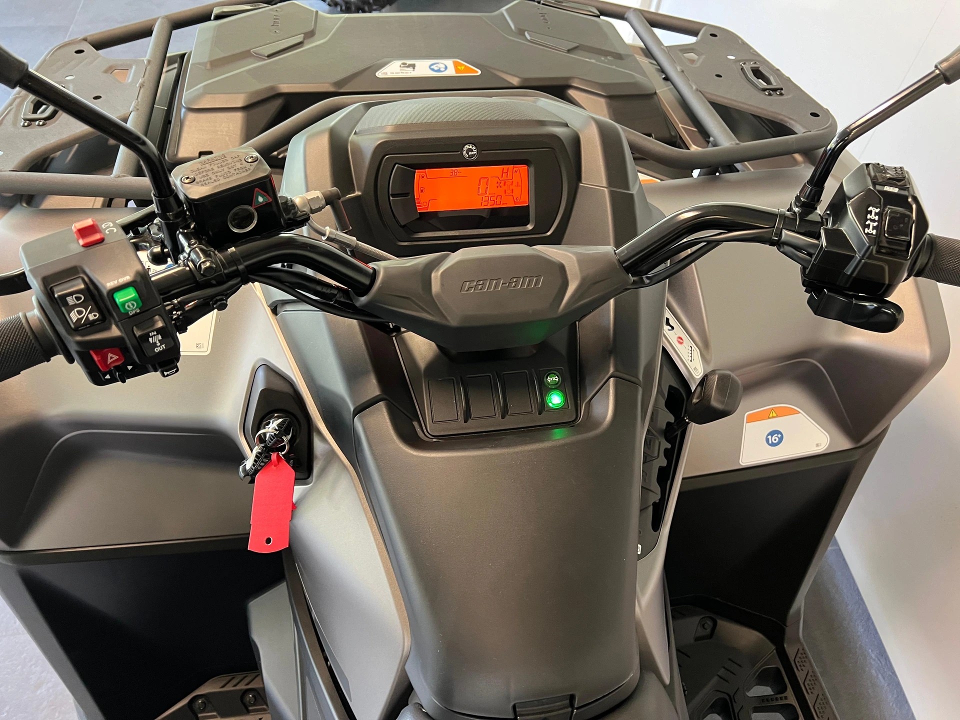 CAN-AM 700 Max XT ABS T-image-8
