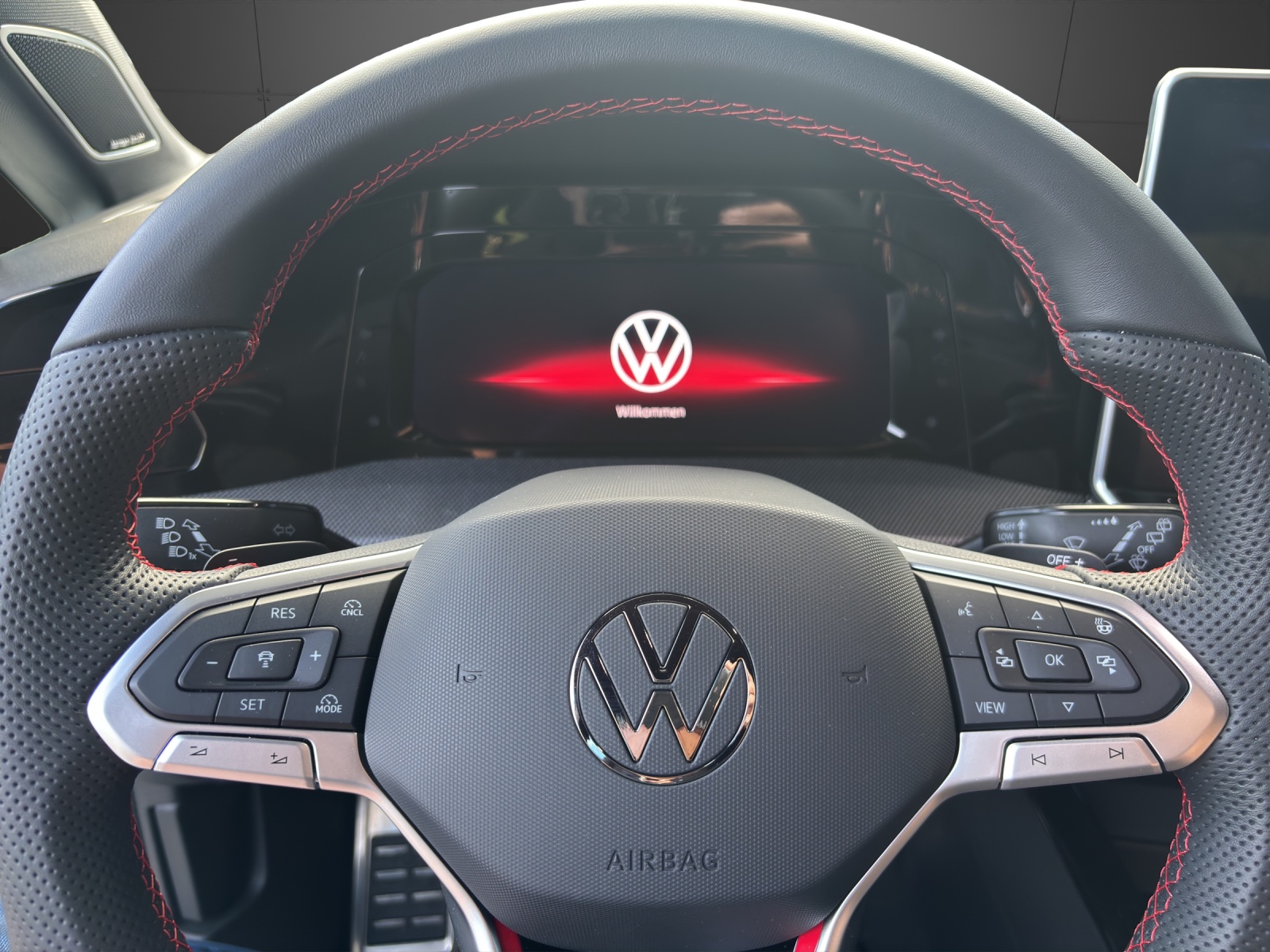 VW Golf 2.0 TSI GTI Clubsport DSG-image-4