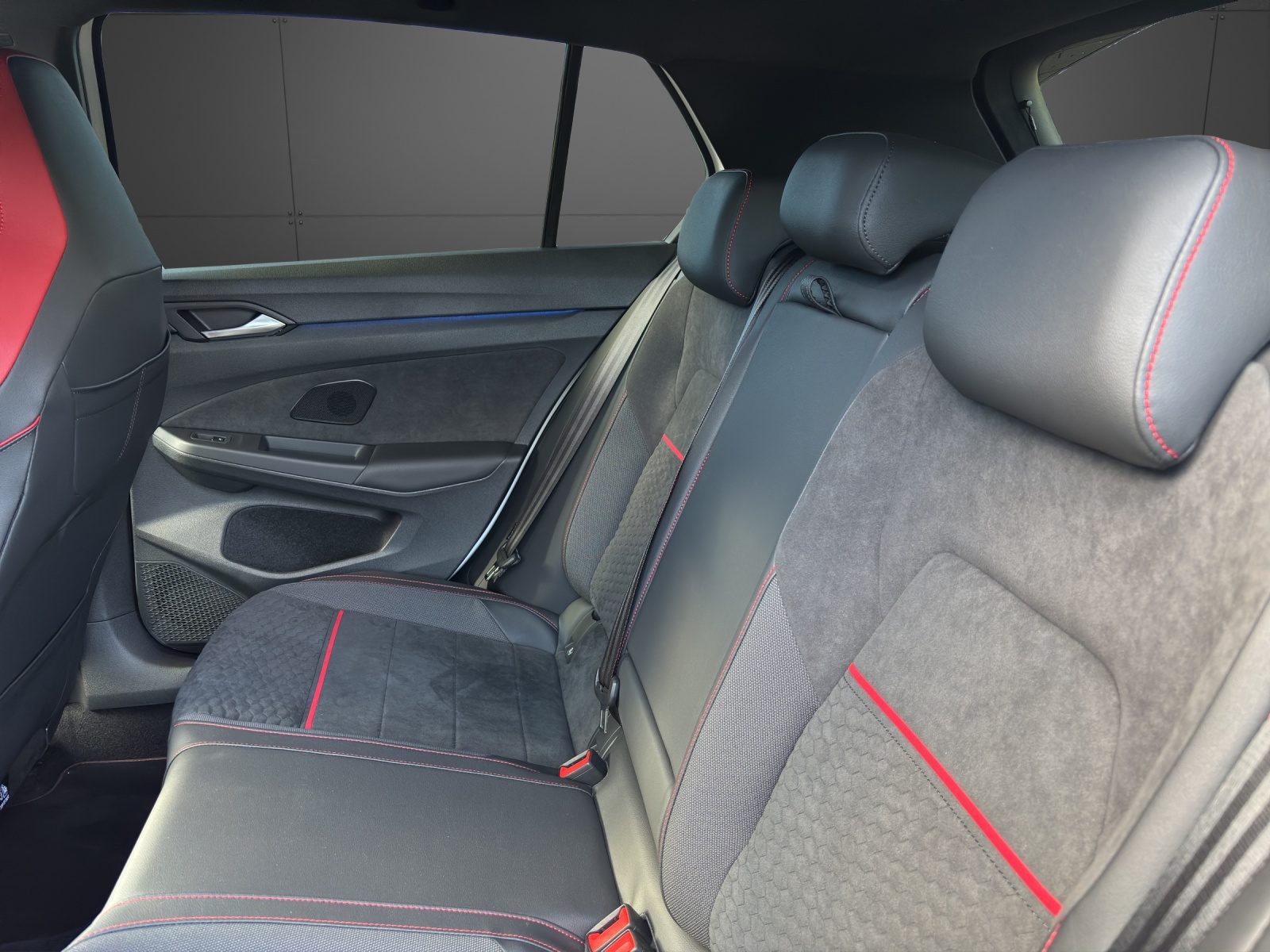 VW Golf 2.0 TSI GTI Clubsport DSG-image-12
