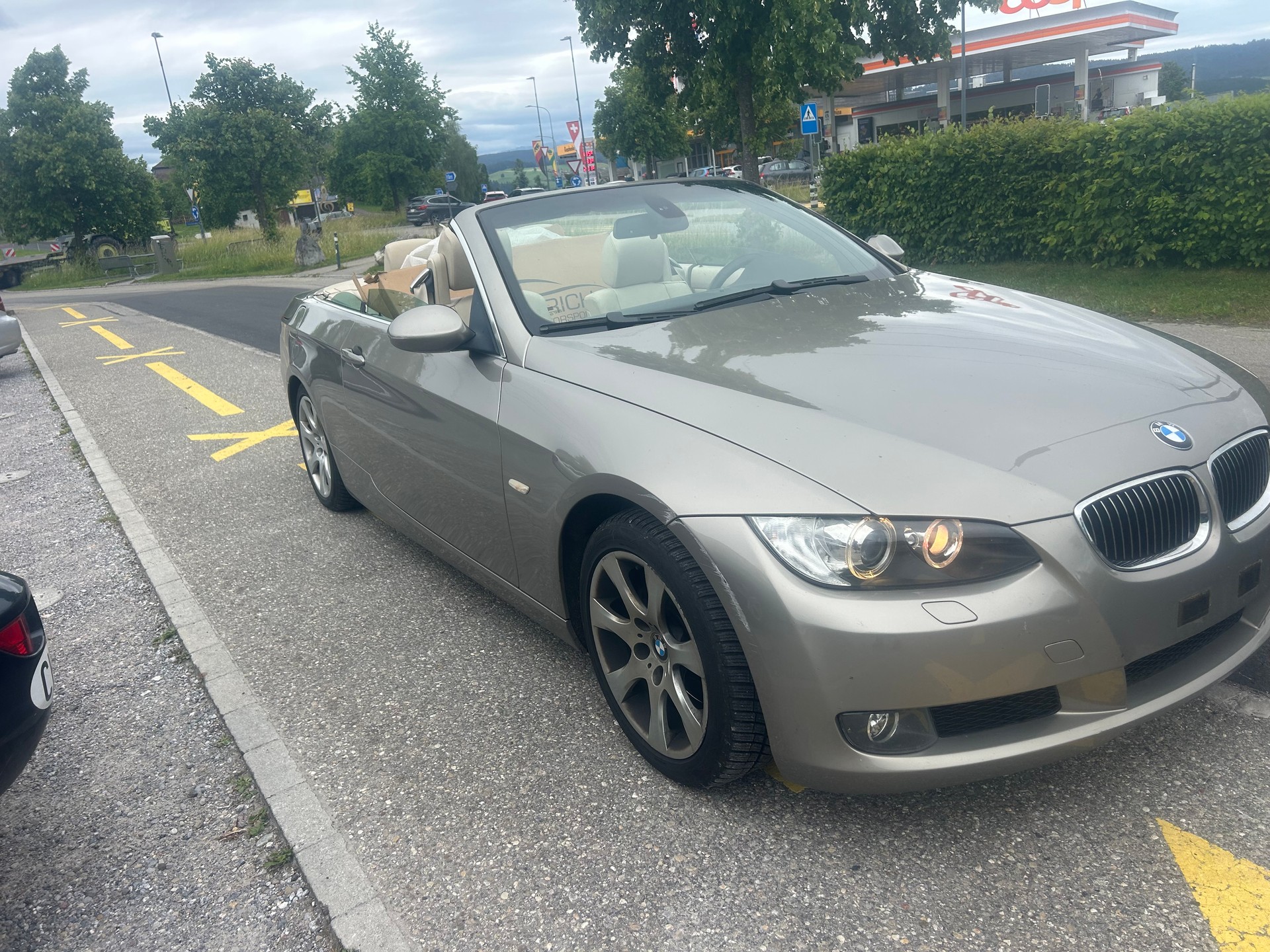 BMW 325i Cabriolet-image-2
