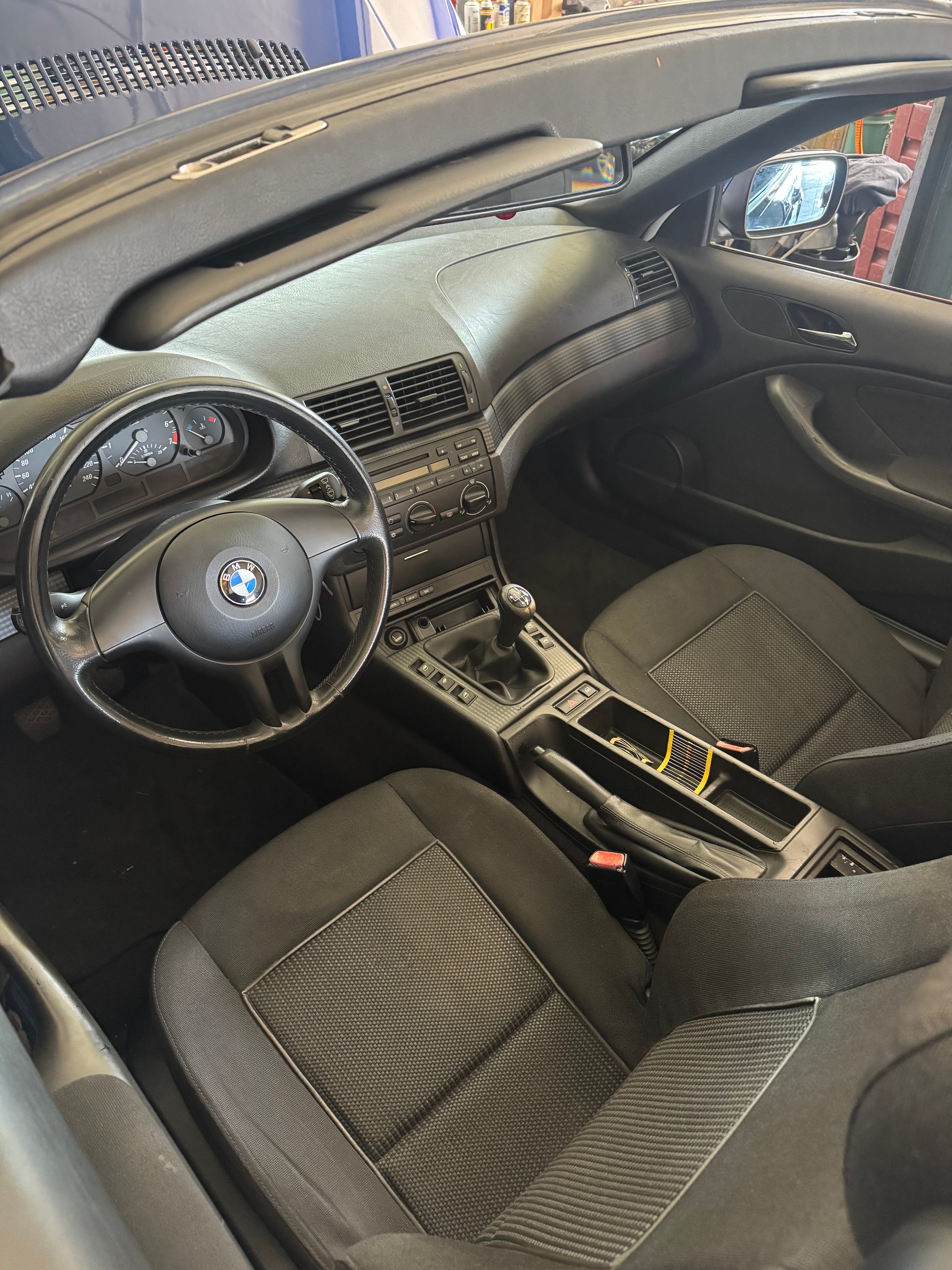 BMW 320Ci Cabriolet-image-12
