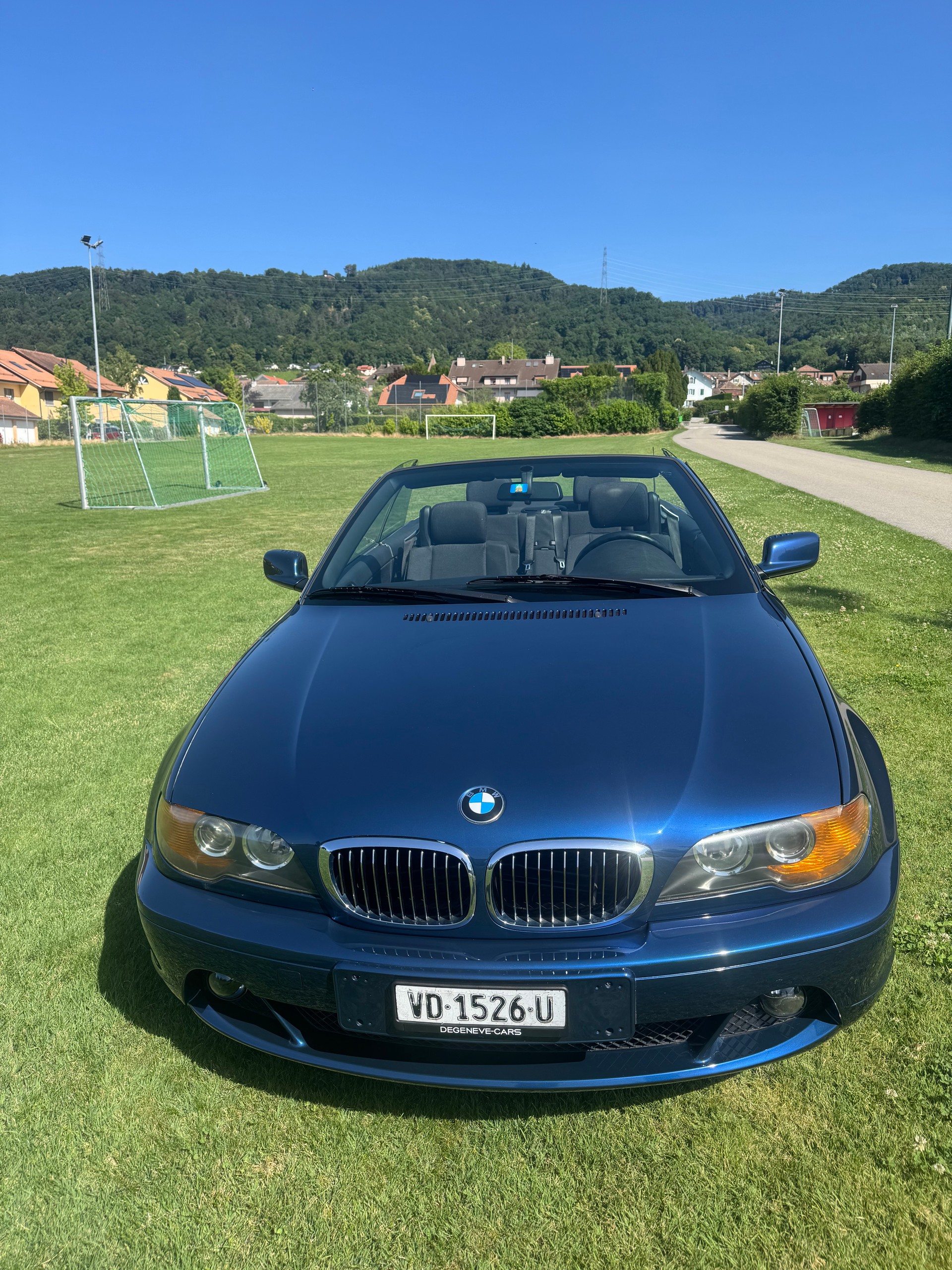 BMW 320Ci Cabriolet-image-1