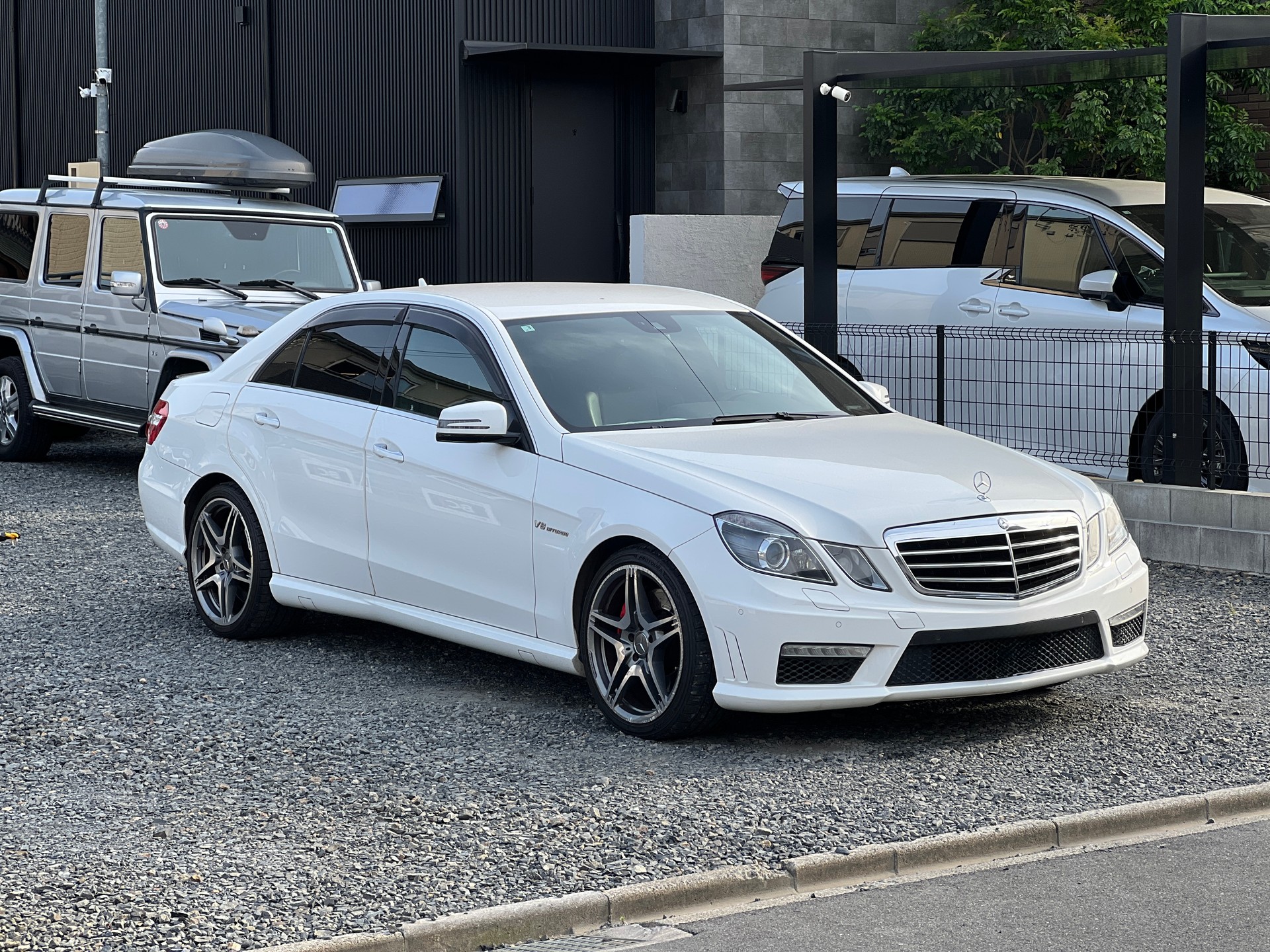 MERCEDES-BENZ E 63 CGI AMG 7G-Tronic-showroom-element-1