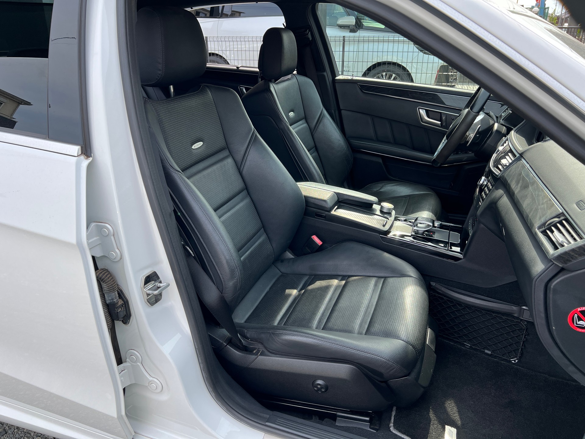 MERCEDES-BENZ E 63 CGI AMG 7G-Tronic-image-10