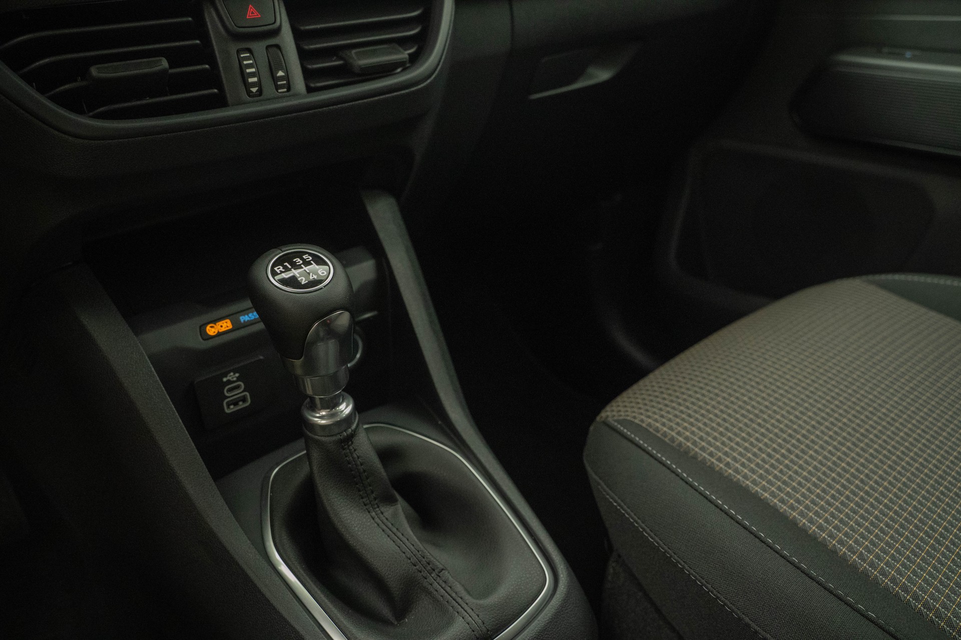 FORD Tourneo Courier 1.0 EcoBoost Trend-image-11