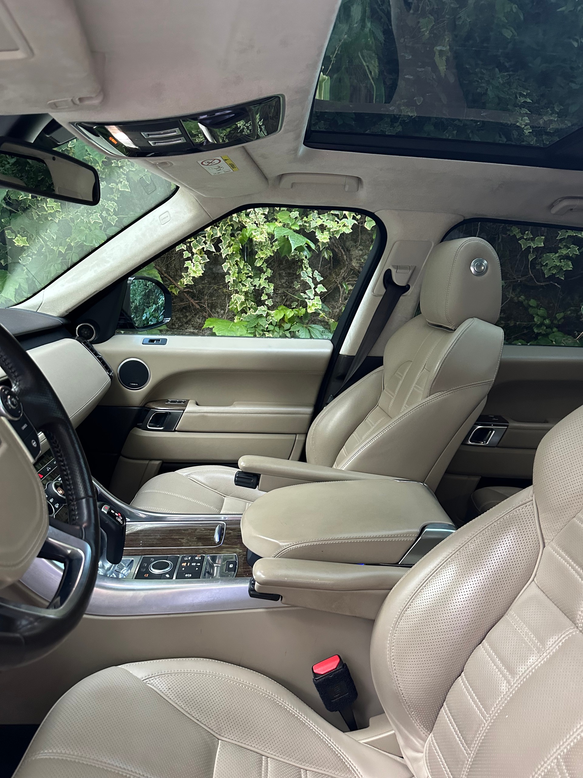 LAND ROVER 3.0 SDV6 Autobiography-image-5