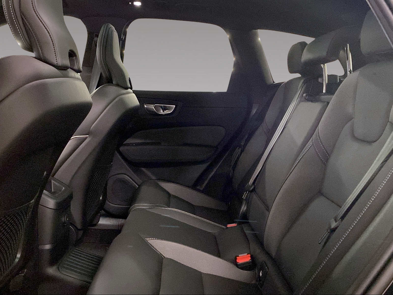 VOLVO XC60 2.0 T8 TE Black Edition eAWD-image-9
