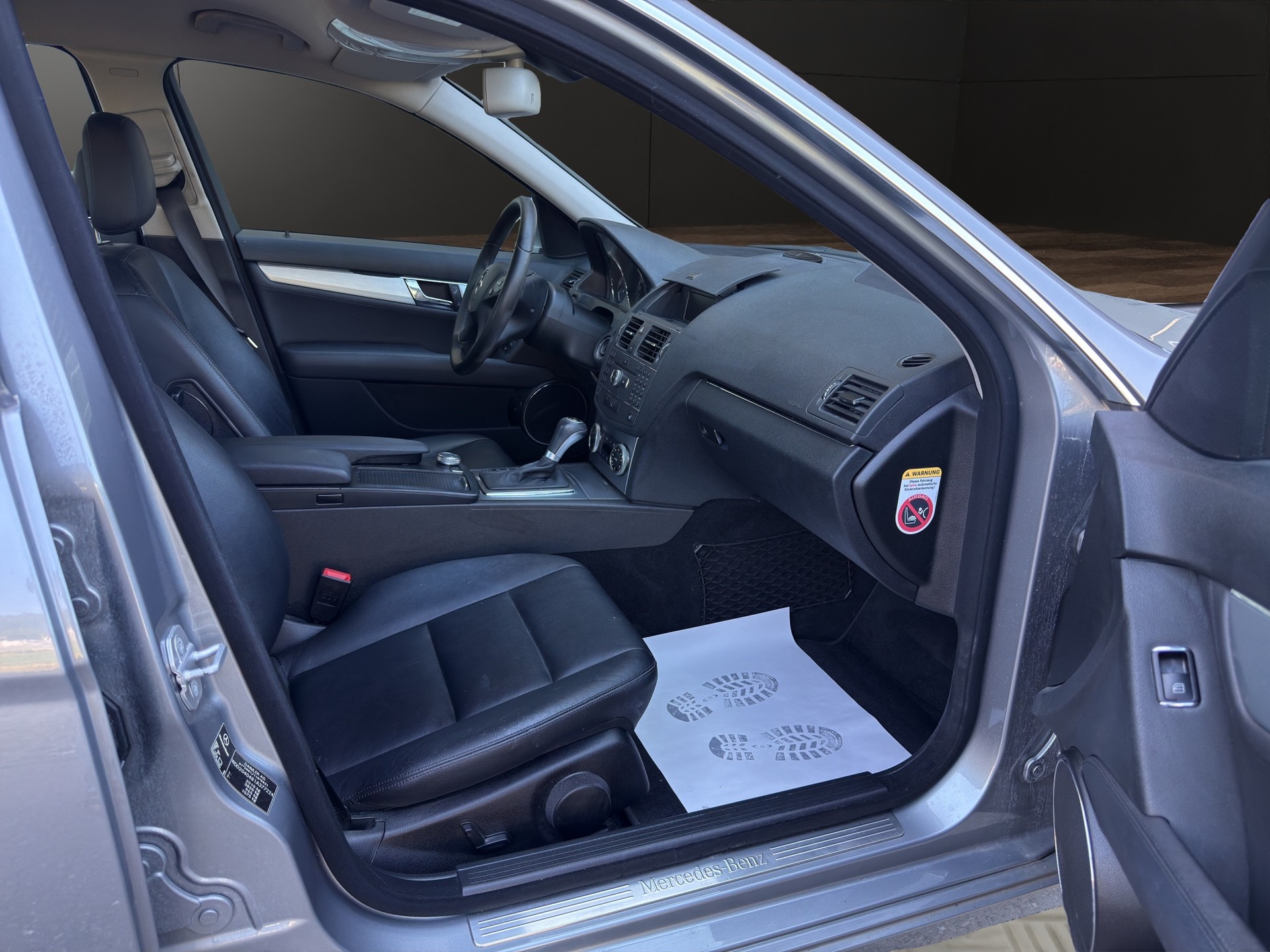 MERCEDES-BENZ C 200 CGI BlueEfficiency Elégance Automatic-image-10