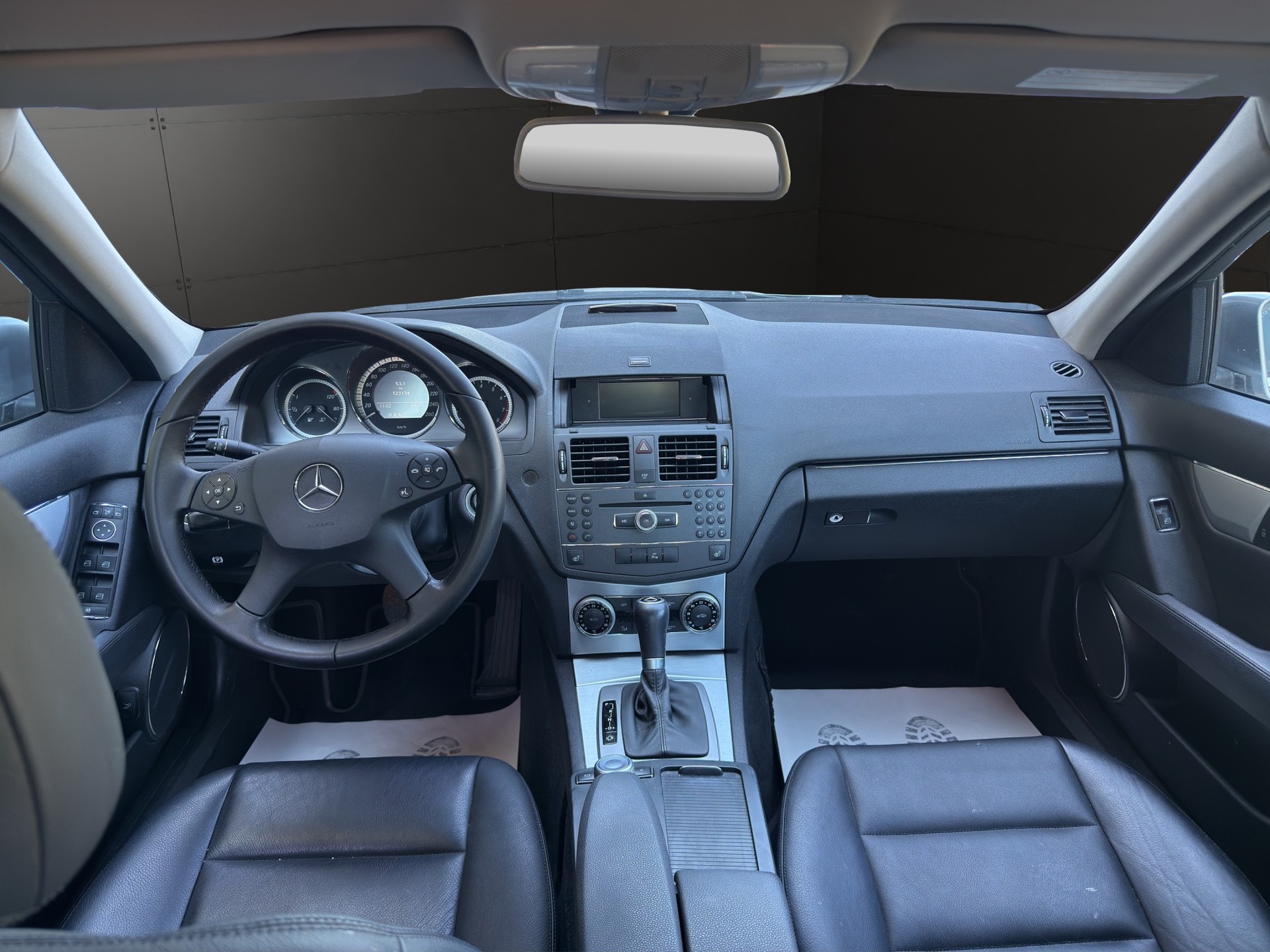 MERCEDES-BENZ C 200 CGI BlueEfficiency Elégance Automatic-image-3