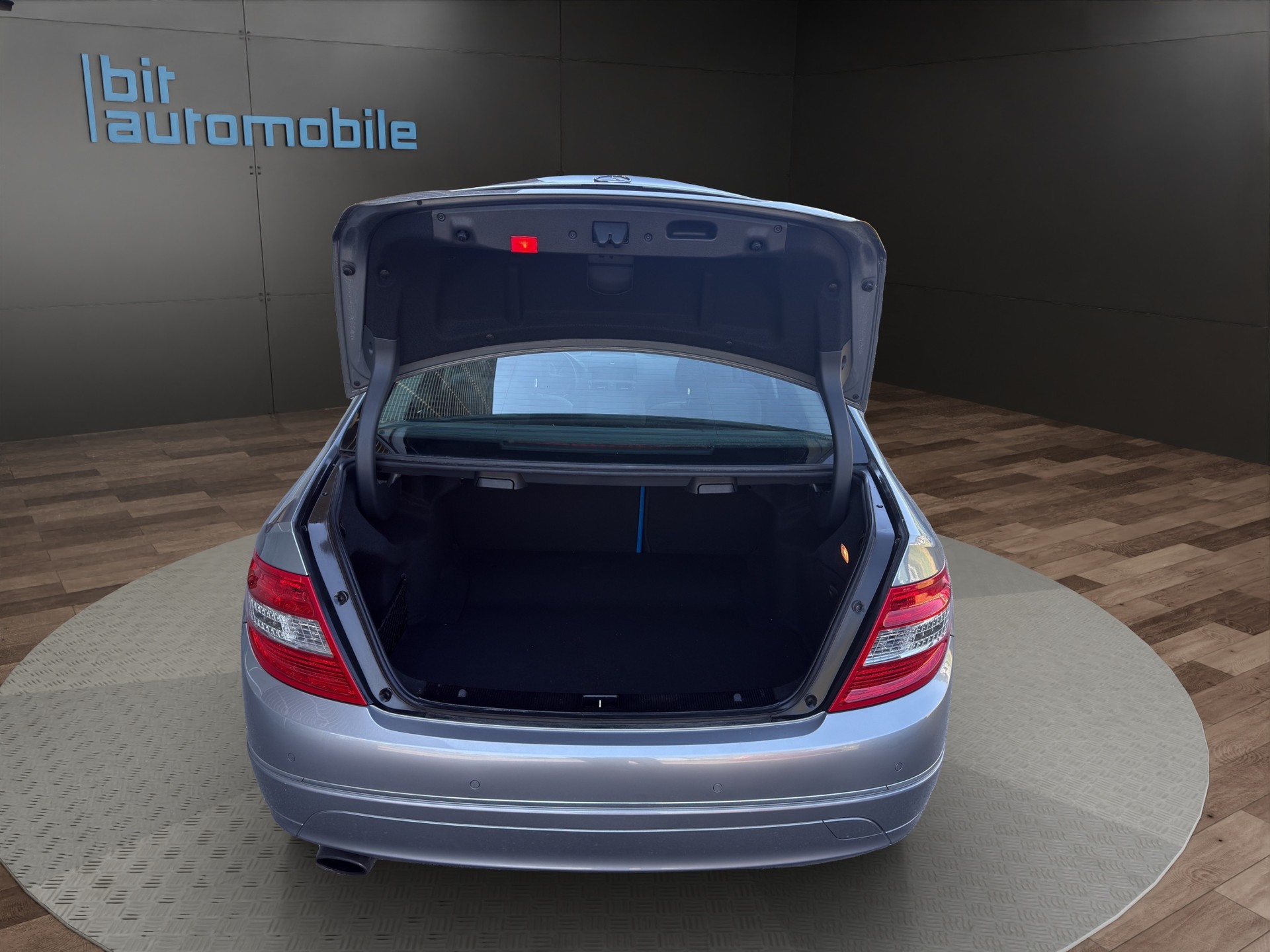 MERCEDES-BENZ C 200 CGI BlueEfficiency Elégance Automatic-image-6