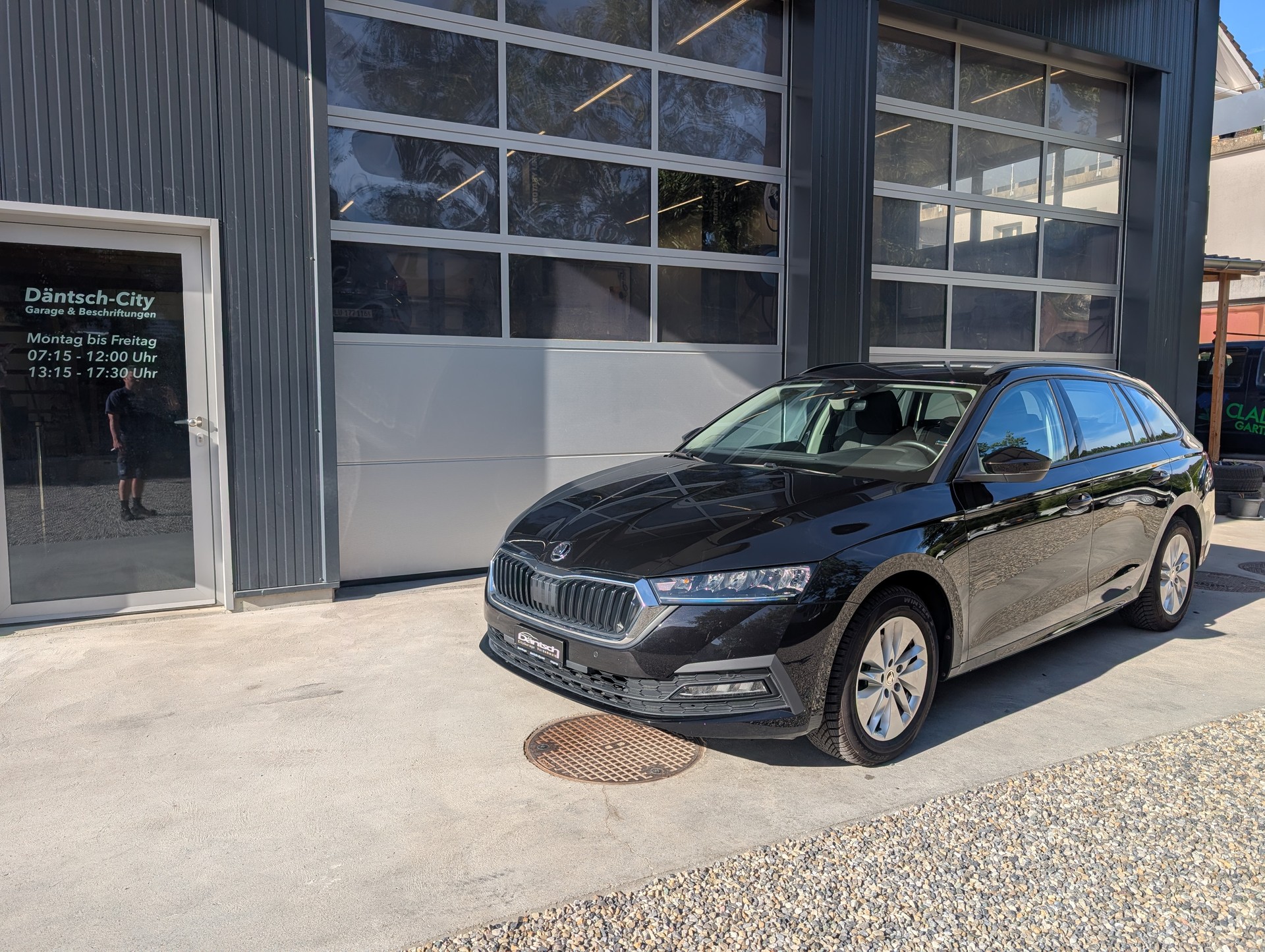 SKODA Octavia Combi 1.0 TSI mHEV DSG Ambition-image-1