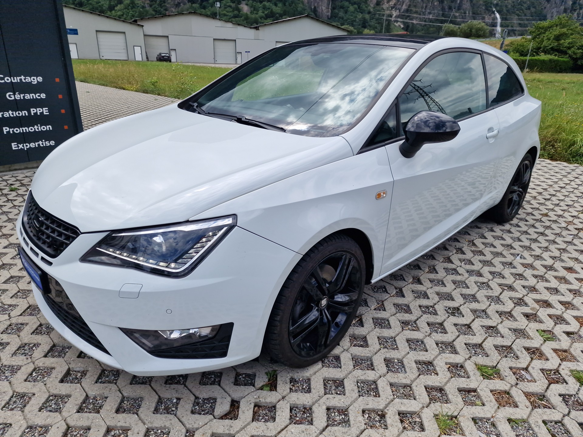 SEAT Ibiza SC 1.8 TSI Cupra-image-2