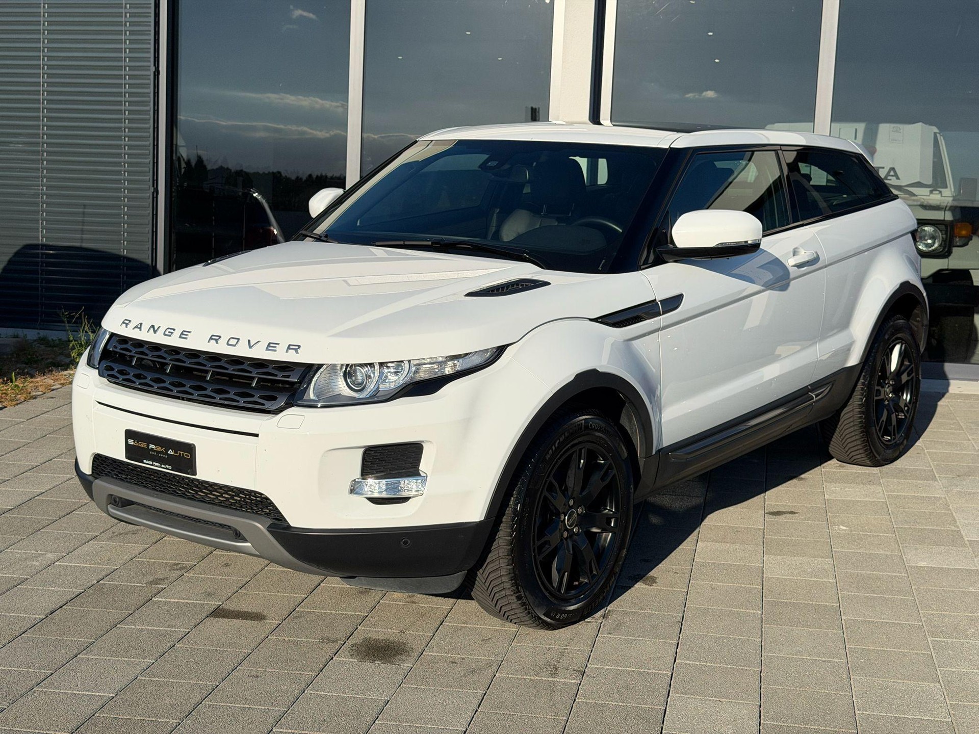 LAND ROVER Range Rover Evoque Coupé 2.2 TD4 Pure & Tech-image-0